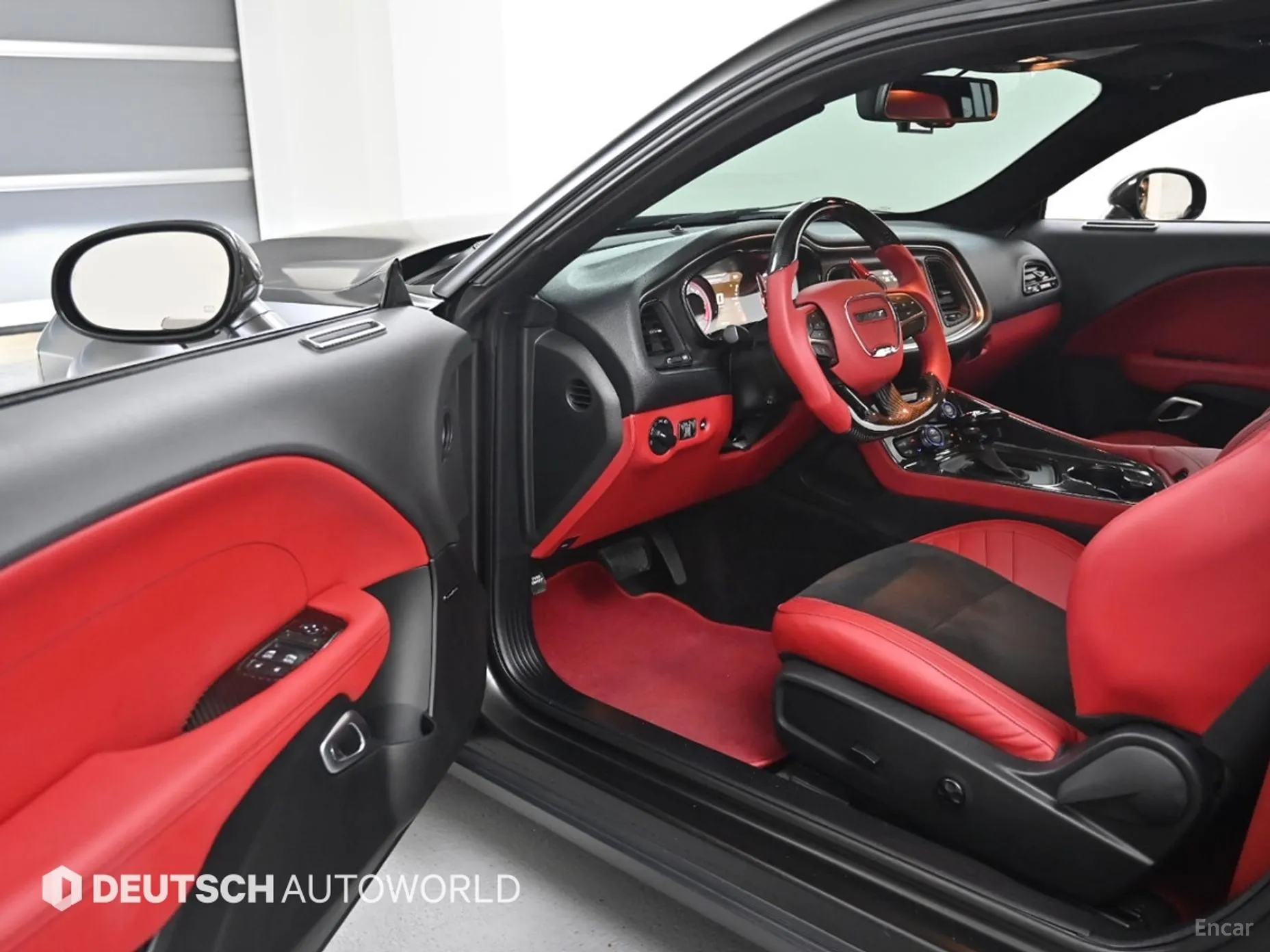 Dodge Challenger превью 11
