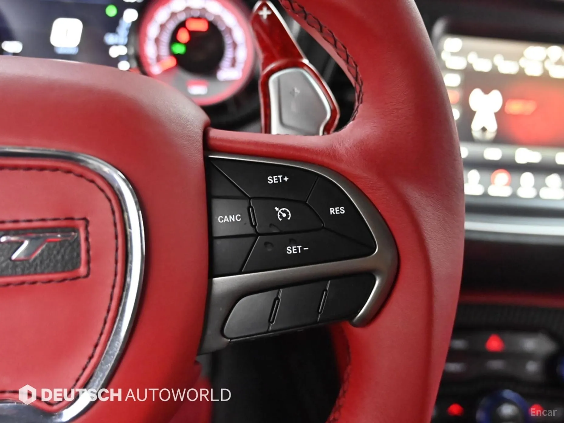 Dodge Challenger превью 16