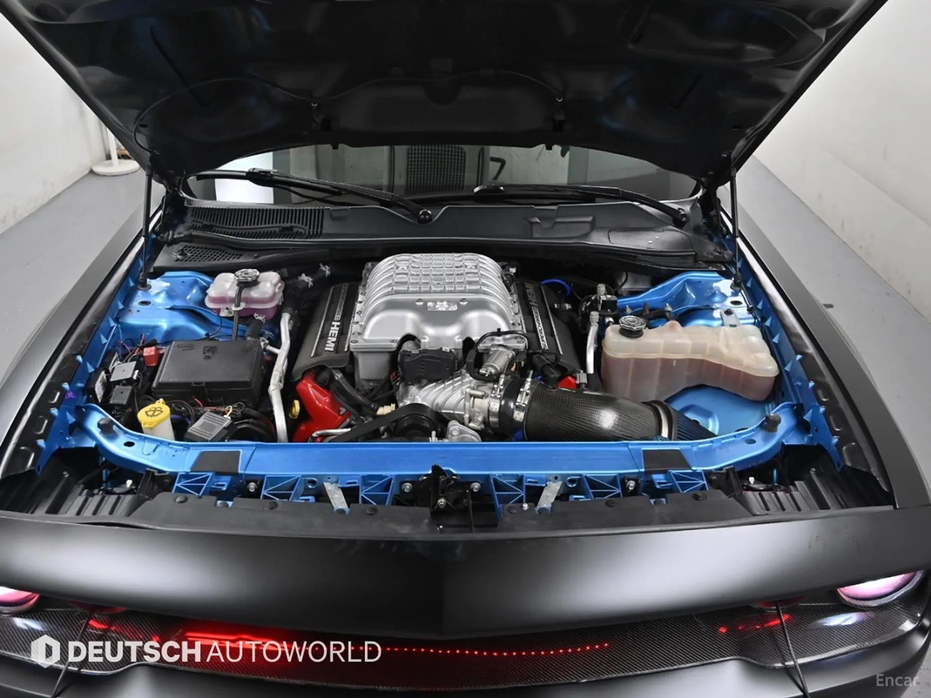 Dodge Challenger превью 6