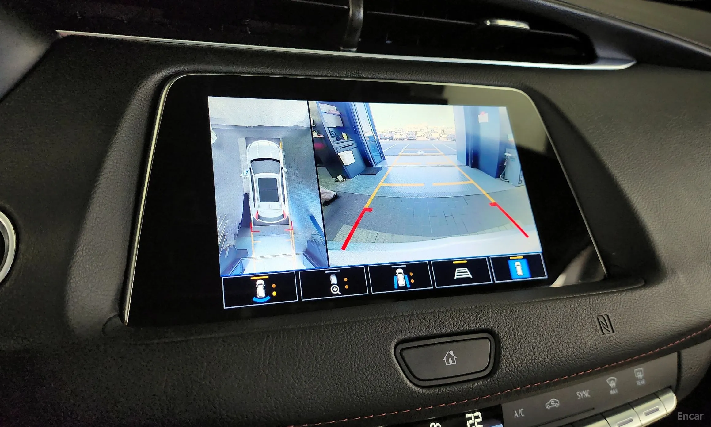 Cadillac XT4 превью 15
