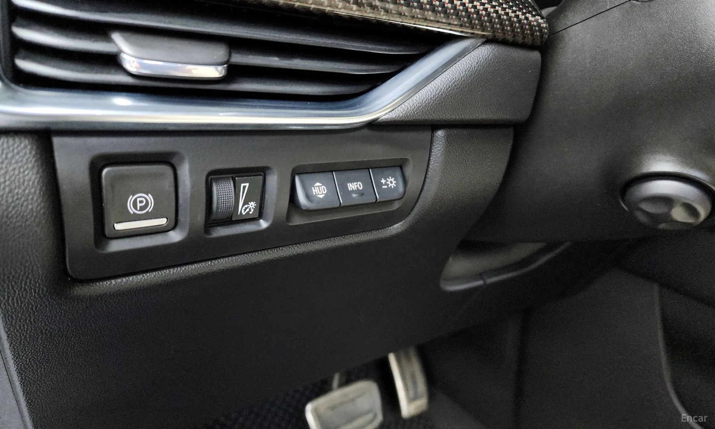 Cadillac XT4 превью 16