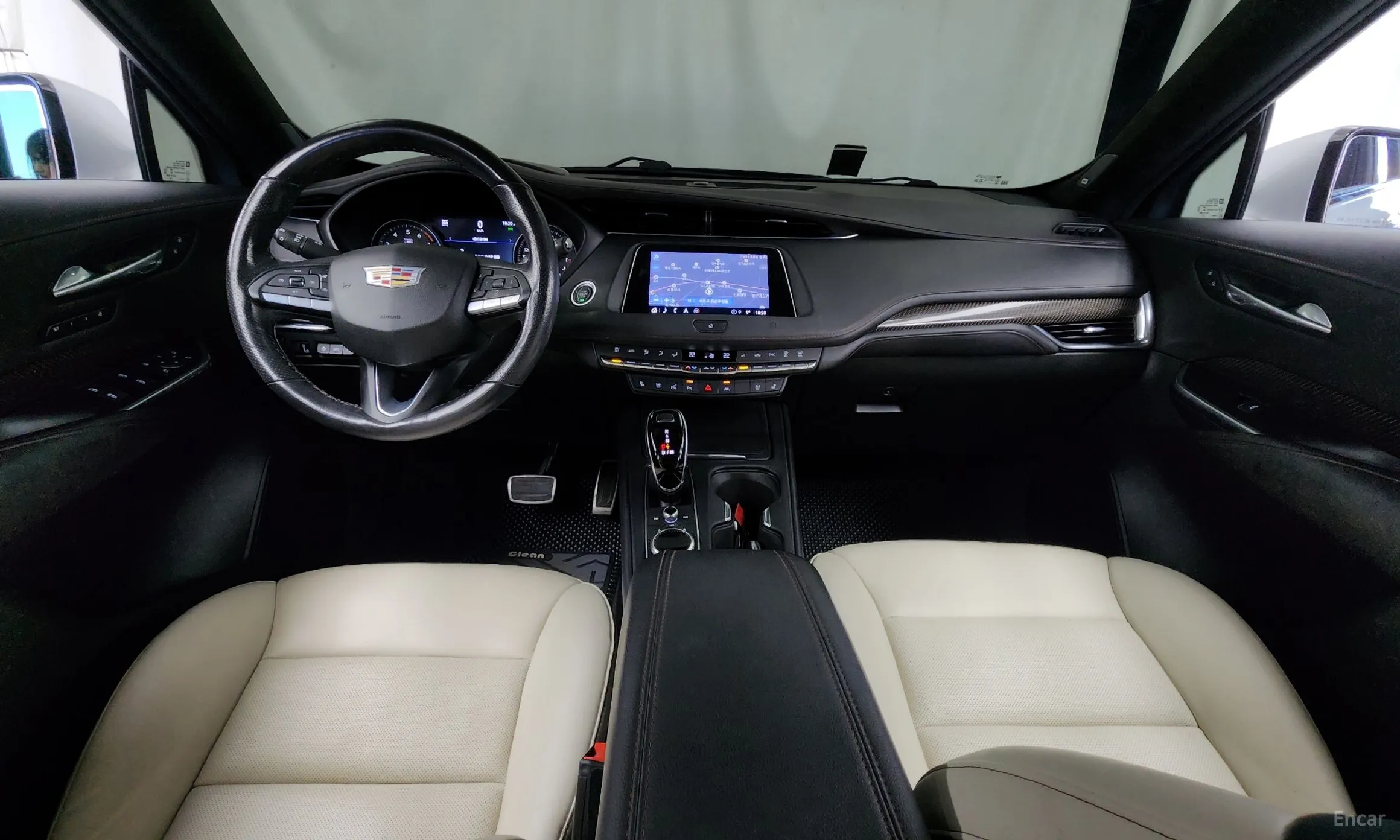 Cadillac XT4 превью 7