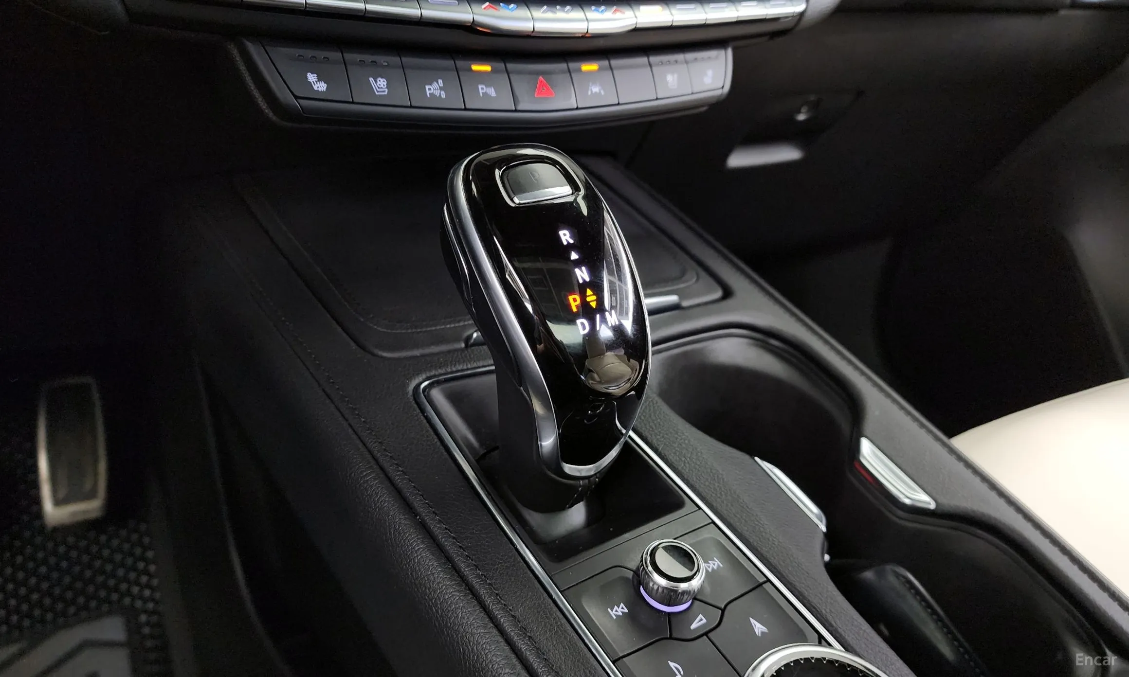 Cadillac XT4 превью 9