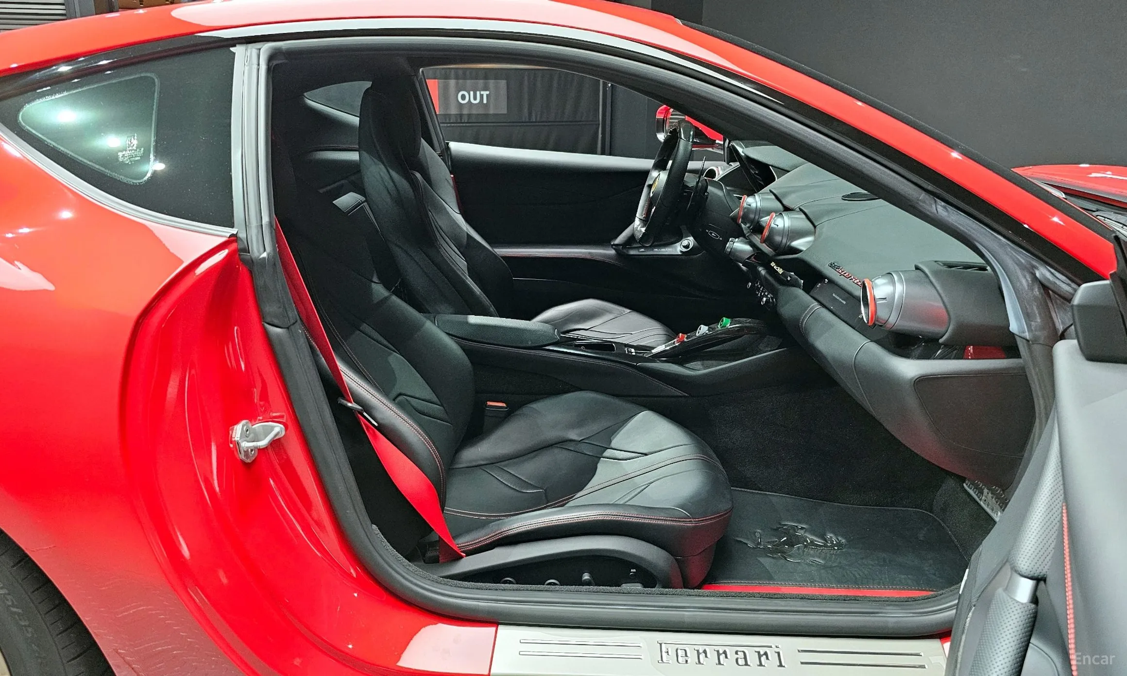 Ferrari 812 Superfast превью 10