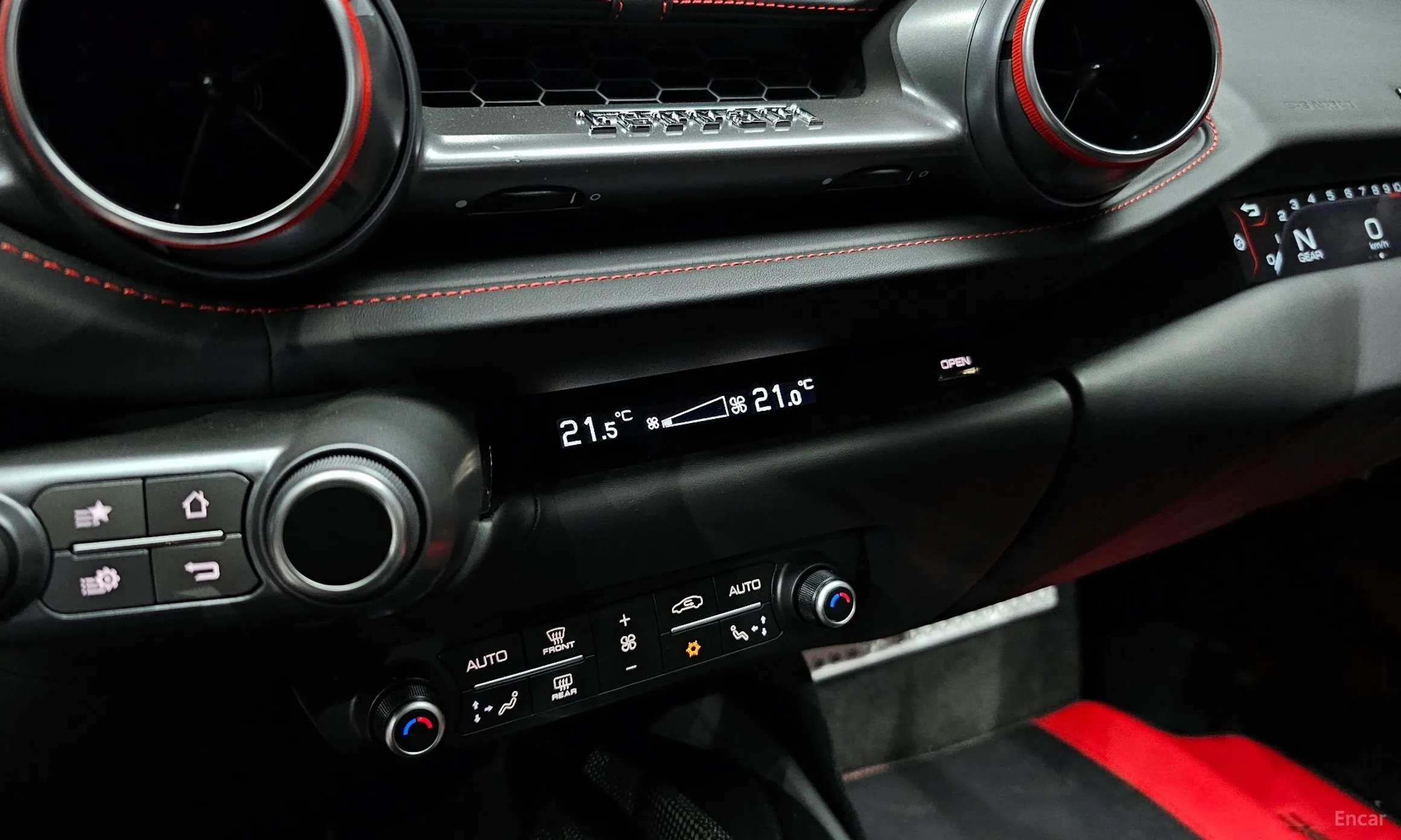 Ferrari 812 Superfast превью 17