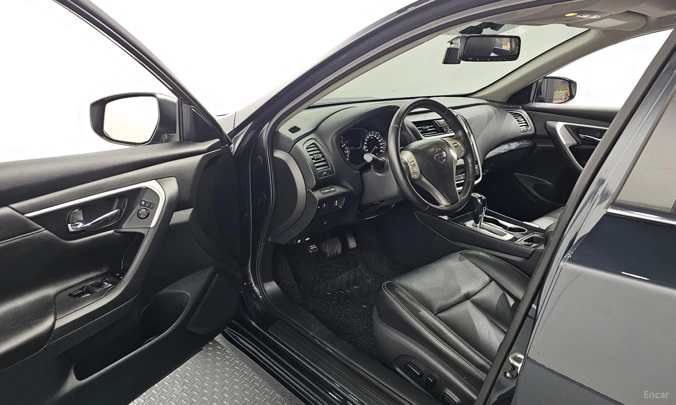 Nissan Altima превью 10