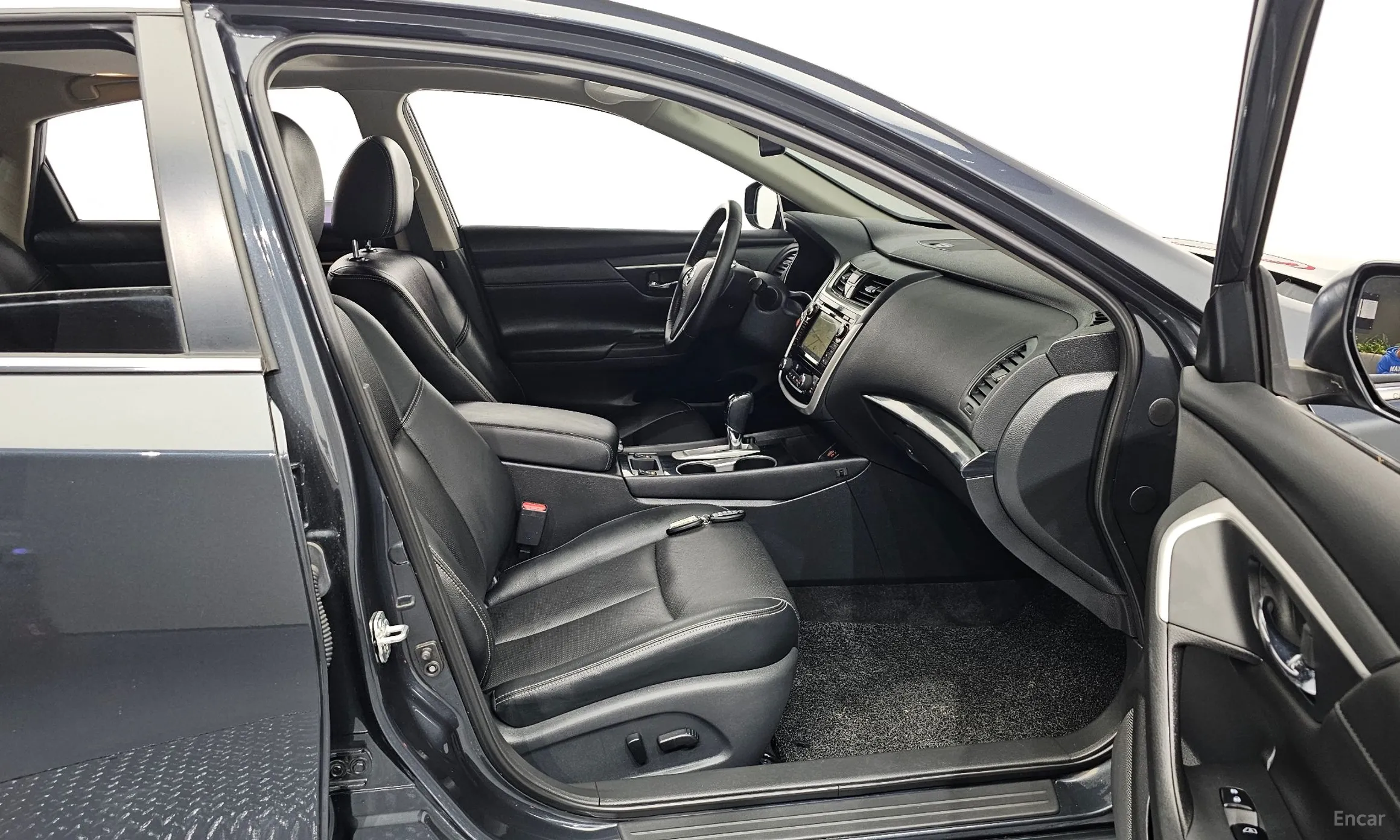 Nissan Altima превью 11