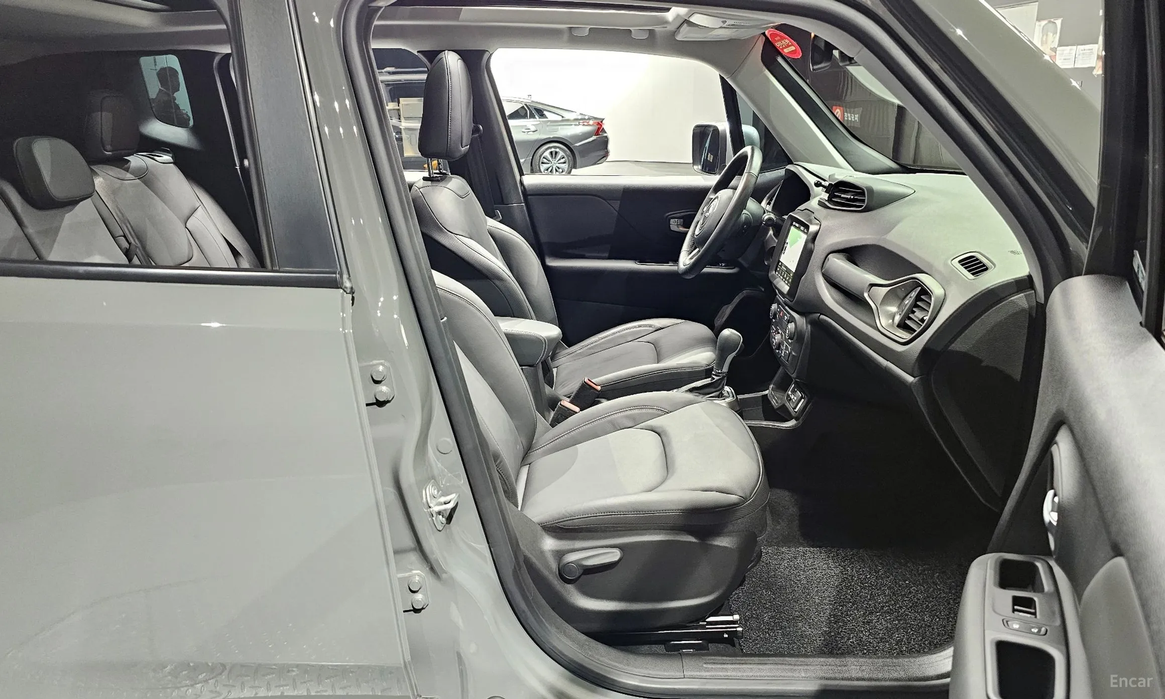 Jeep Renegade превью 10