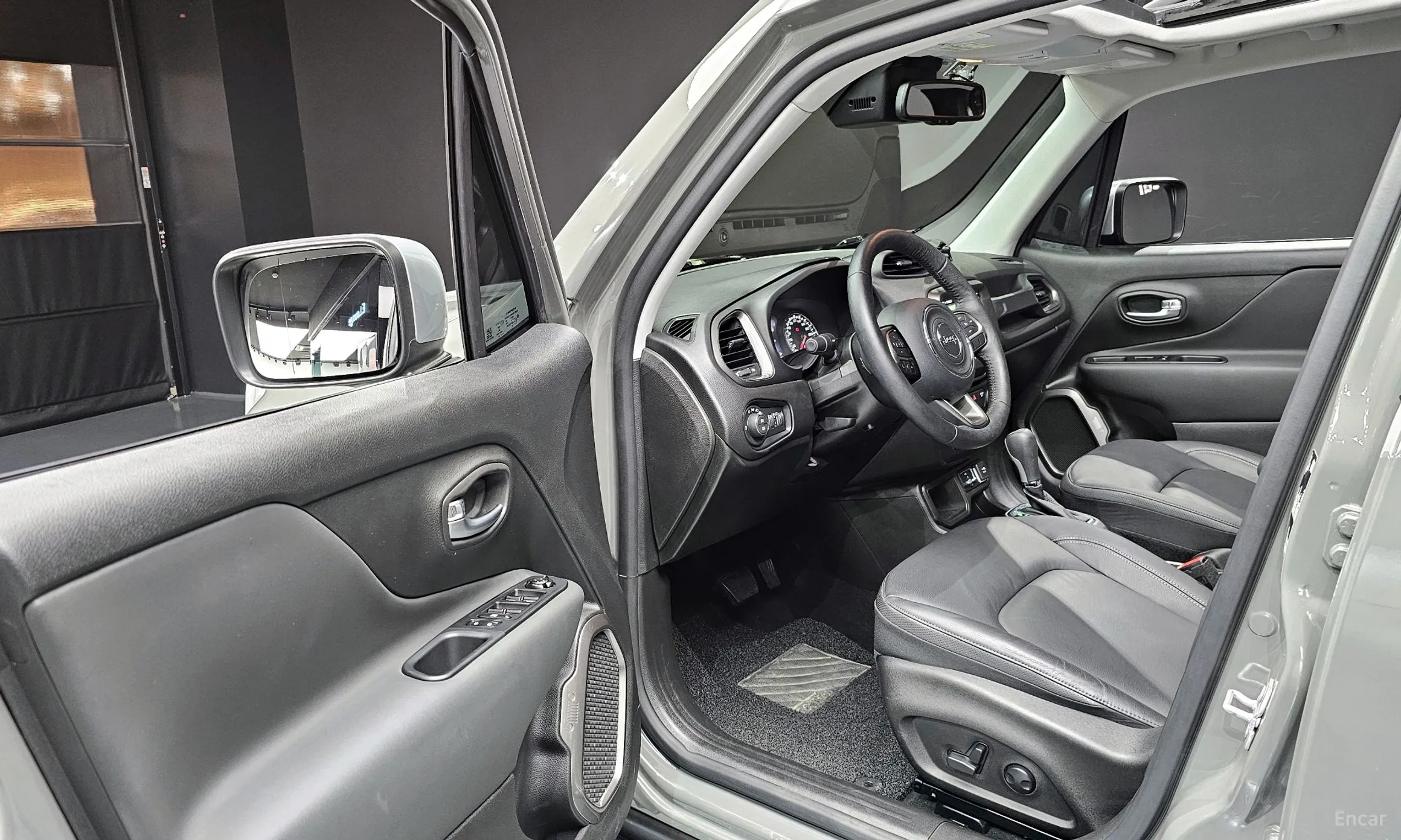 Jeep Renegade превью 11