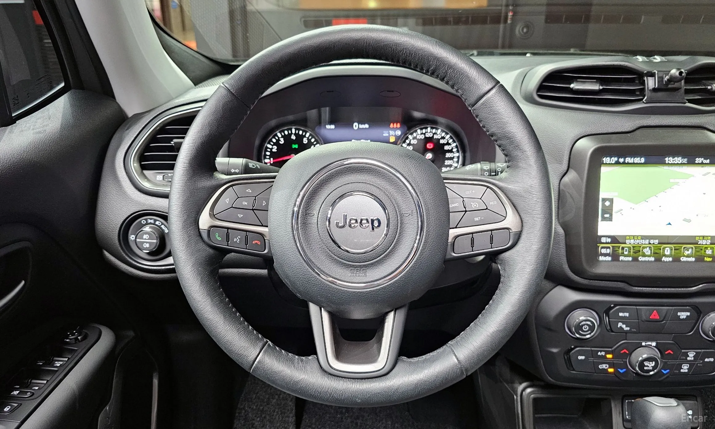 Jeep Renegade превью 13