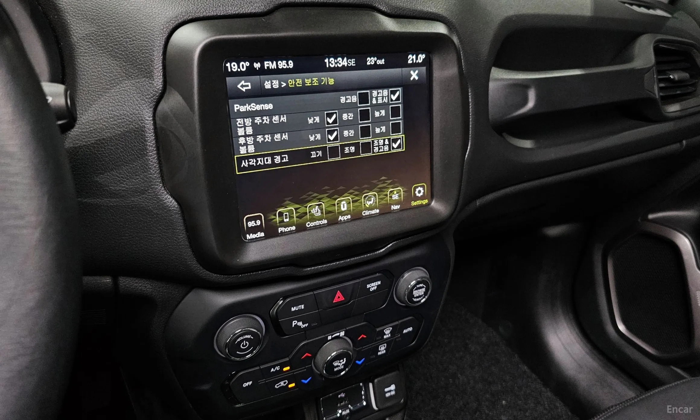 Jeep Renegade превью 14