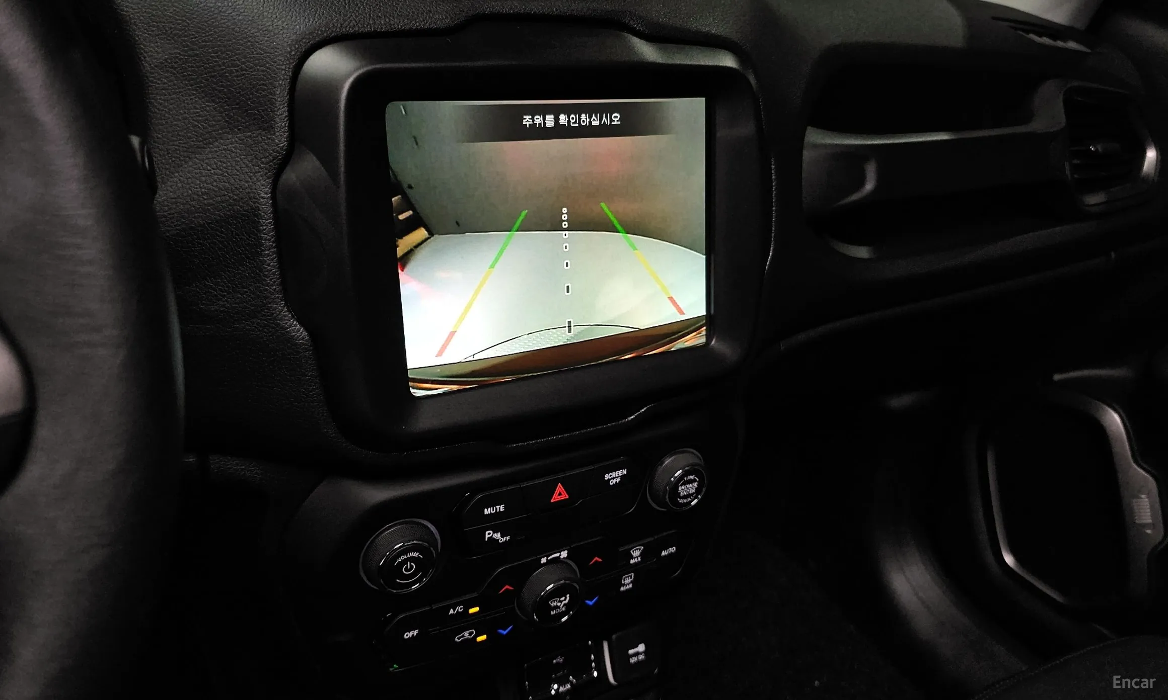 Jeep Renegade превью 16