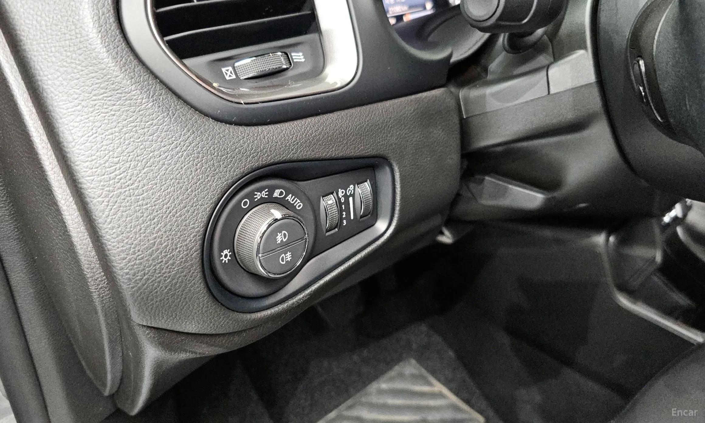 Jeep Renegade превью 17