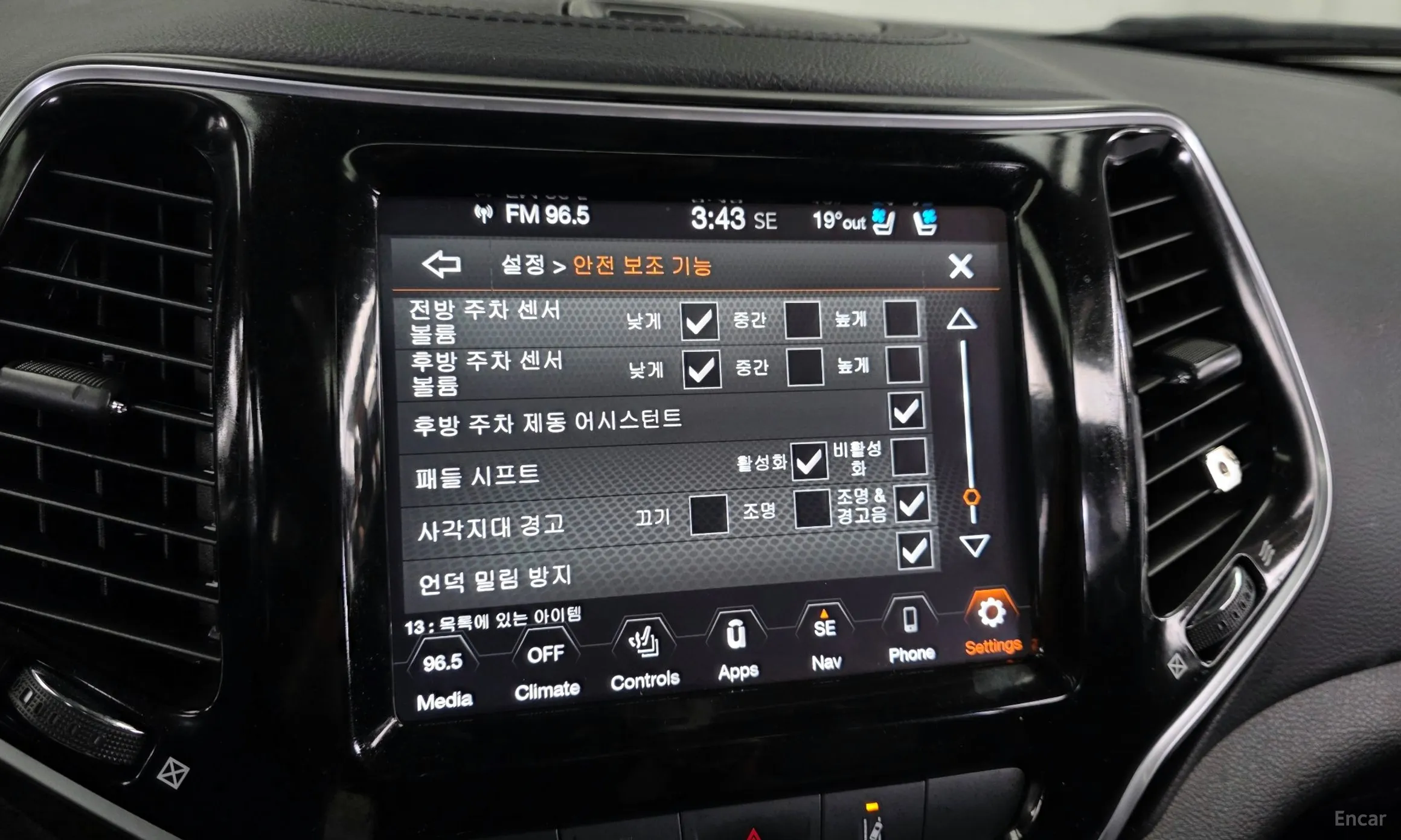 Jeep Cherokee (KL) превью 16