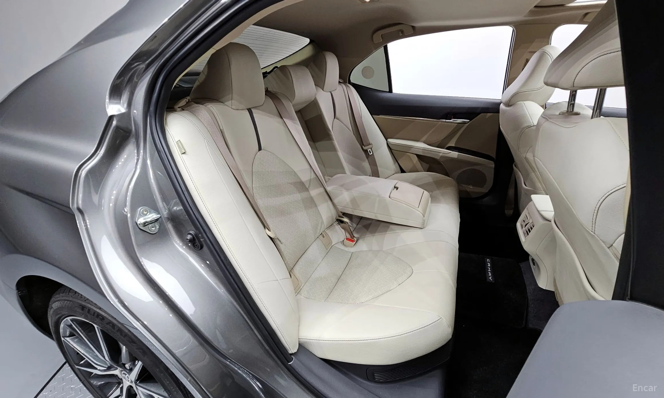 Toyota Camry (XV70) превью 11