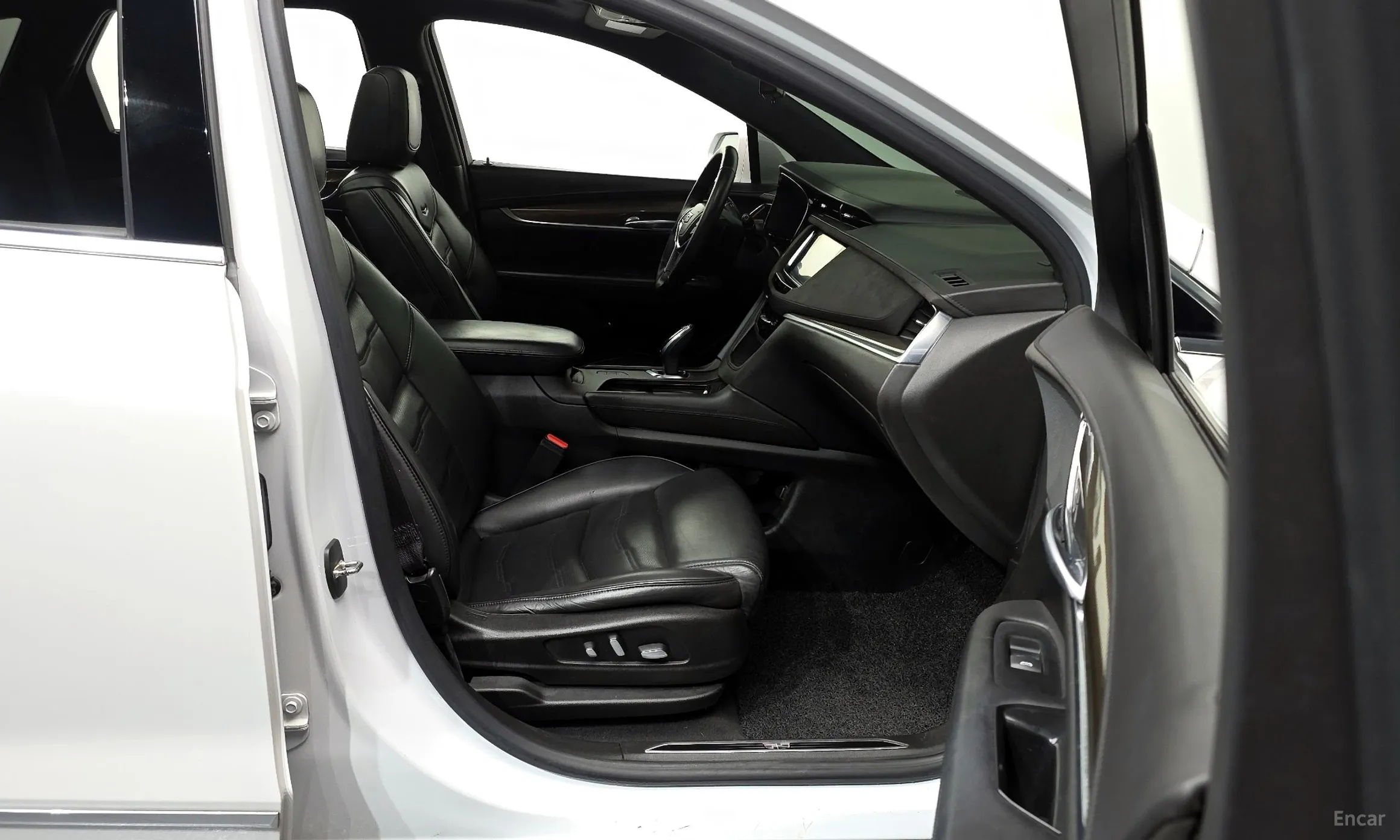 Cadillac XT5 превью 11