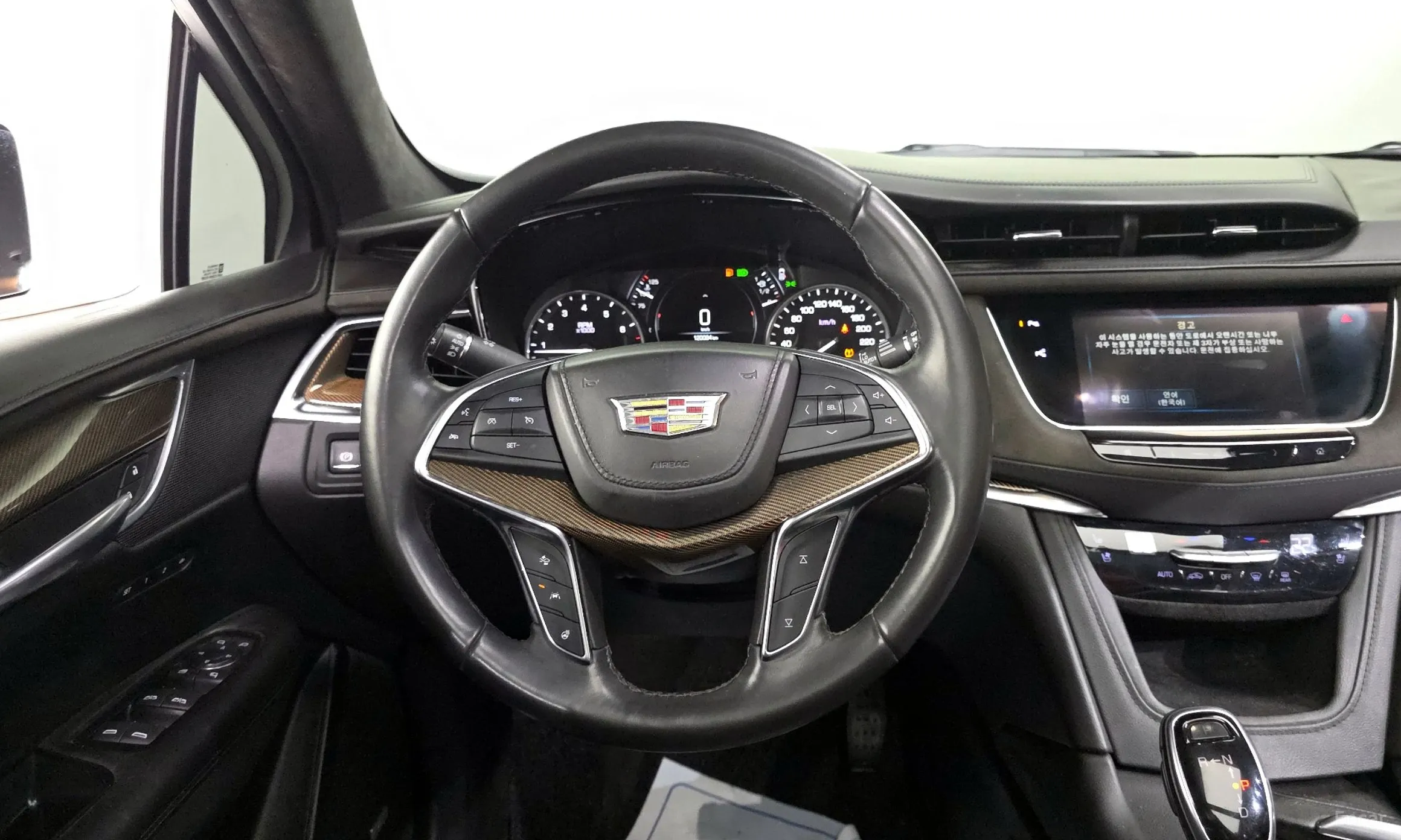 Cadillac XT5 превью 13