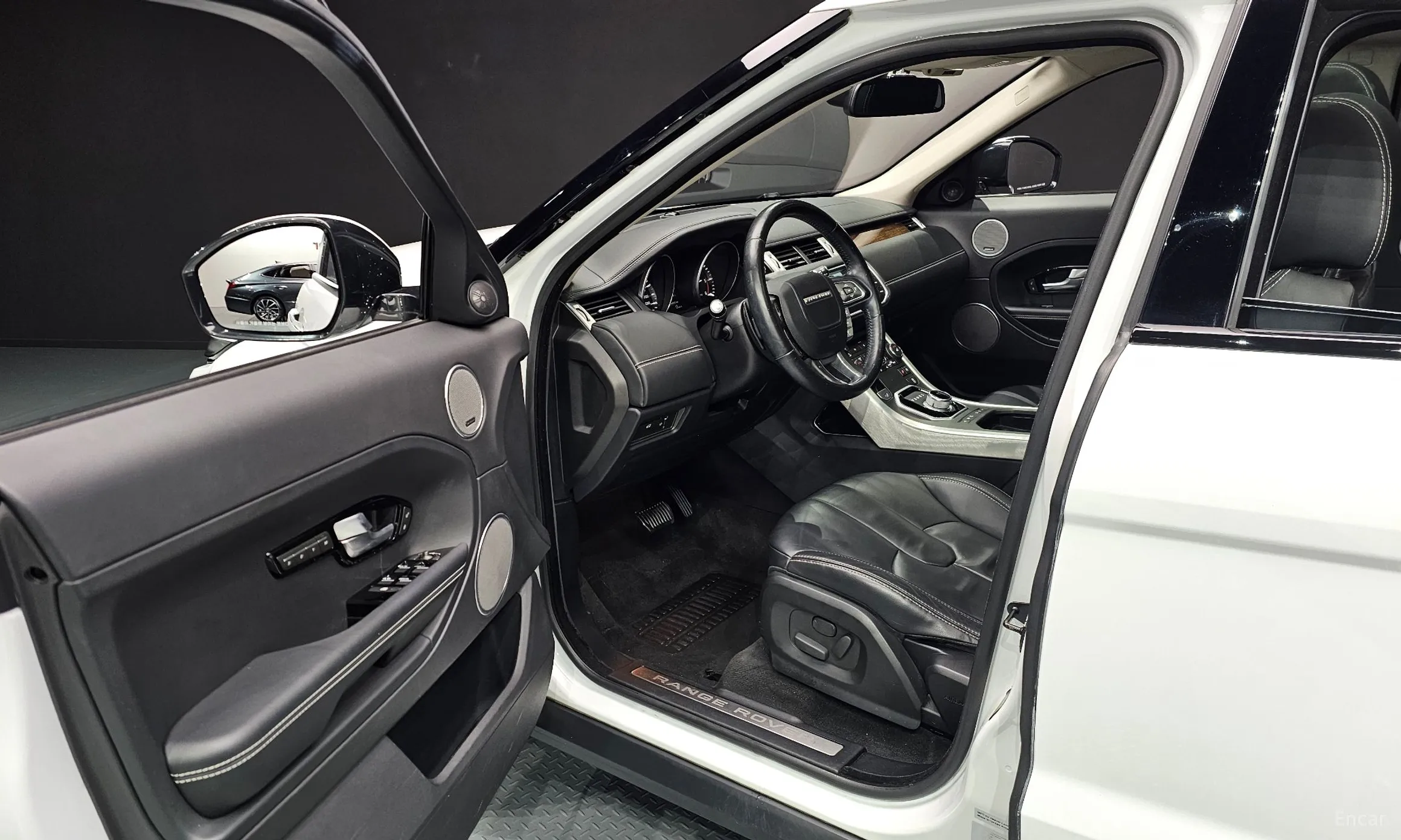 Land Rover Range Rover Evoque превью 11