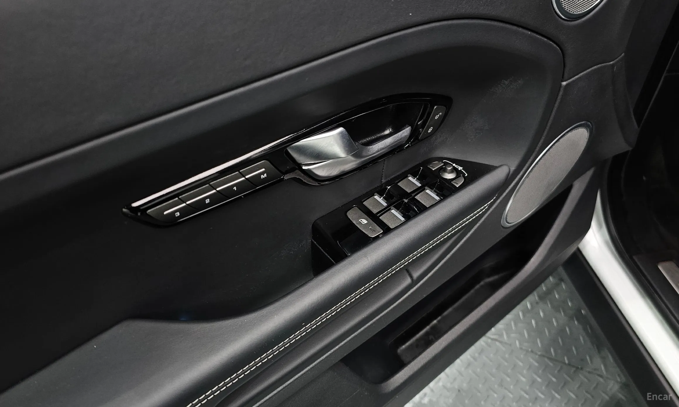 Land Rover Range Rover Evoque превью 17