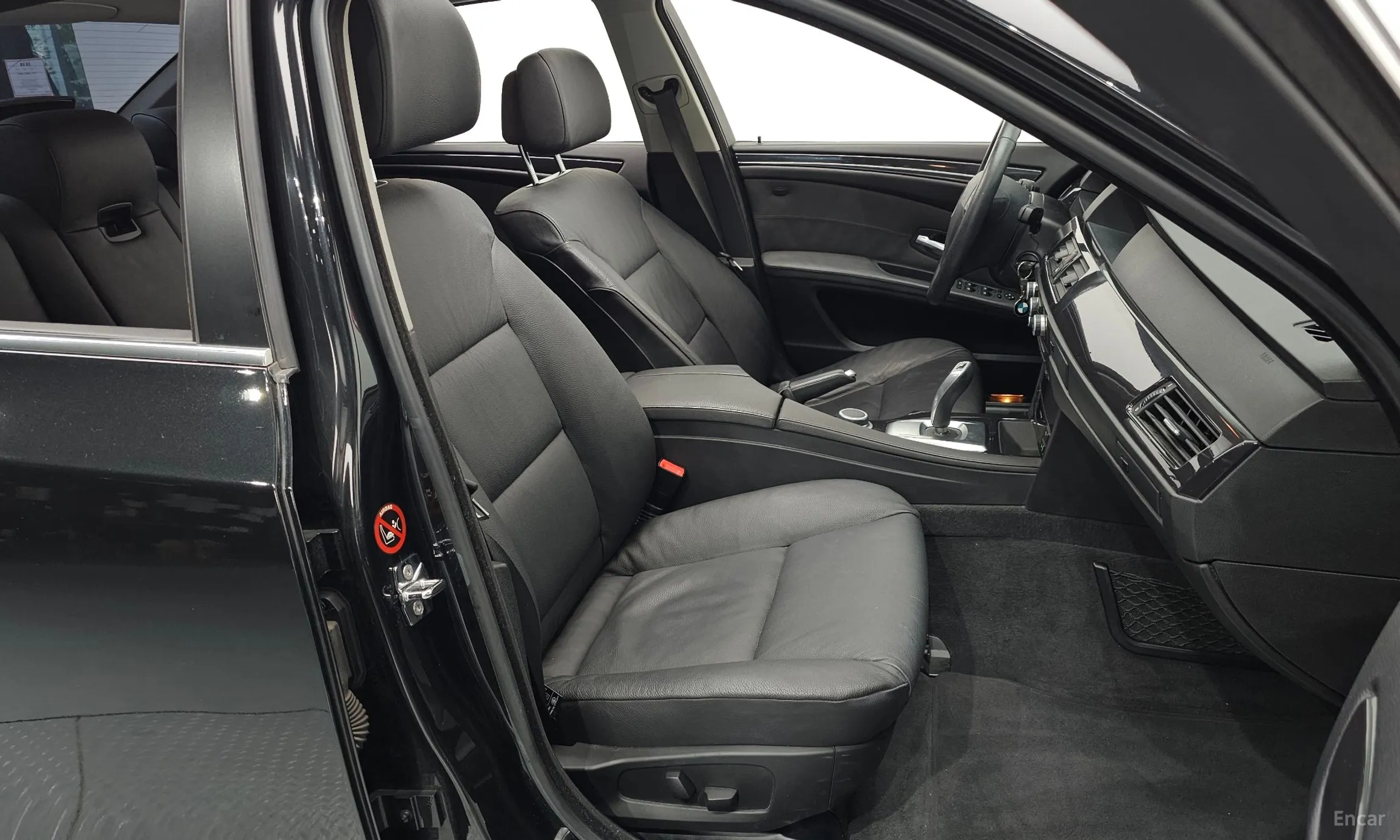 BMW 5 Series (E60) превью 10
