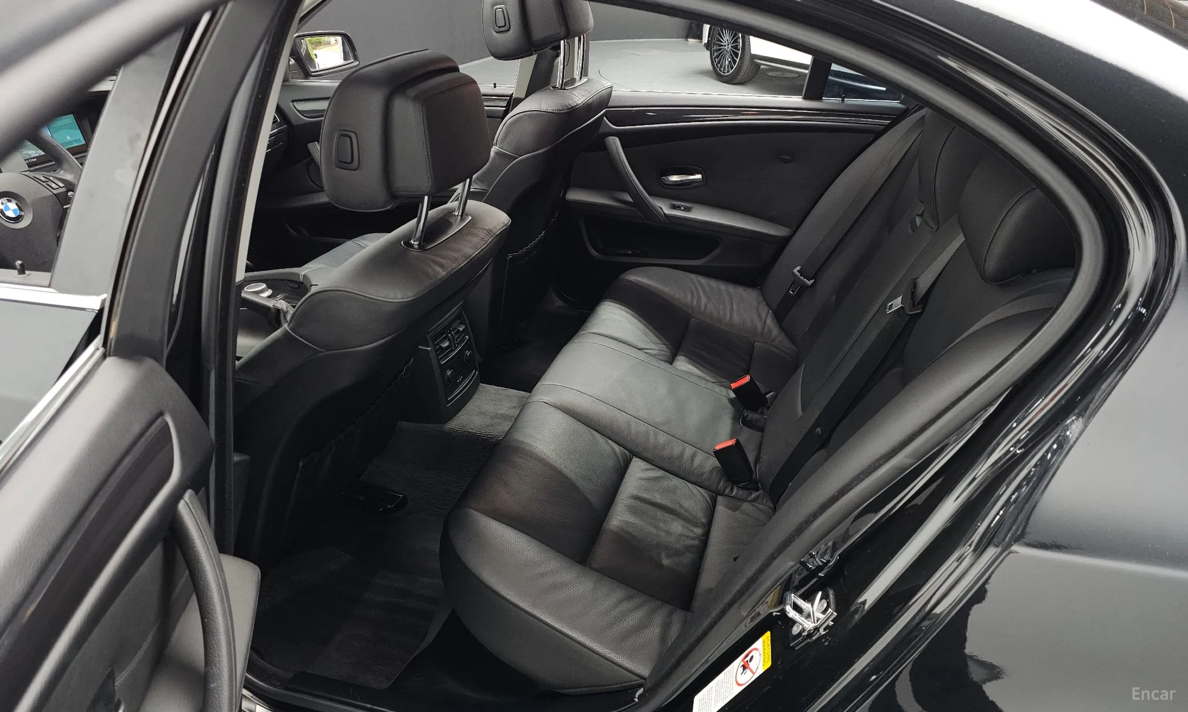 BMW 5 Series (E60) превью 12