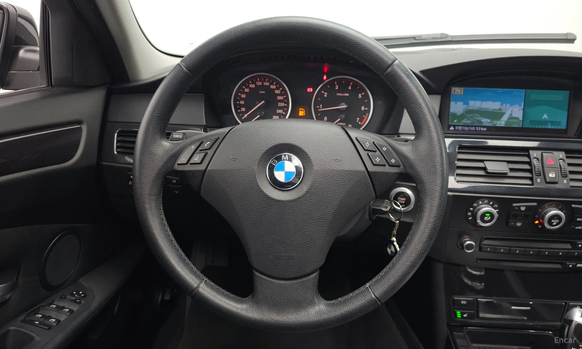 BMW 5 Series (E60) превью 13