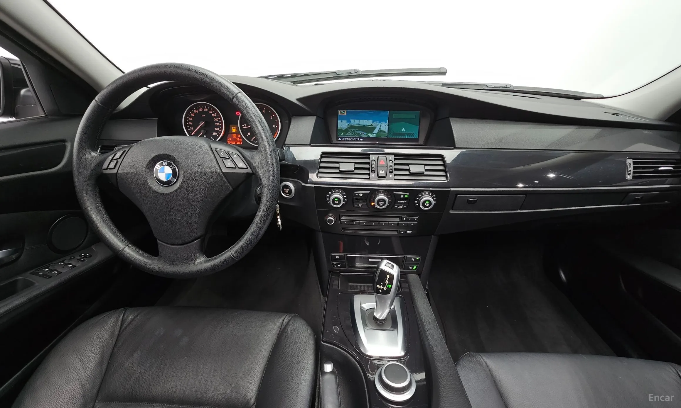 BMW 5 Series (E60) превью 7