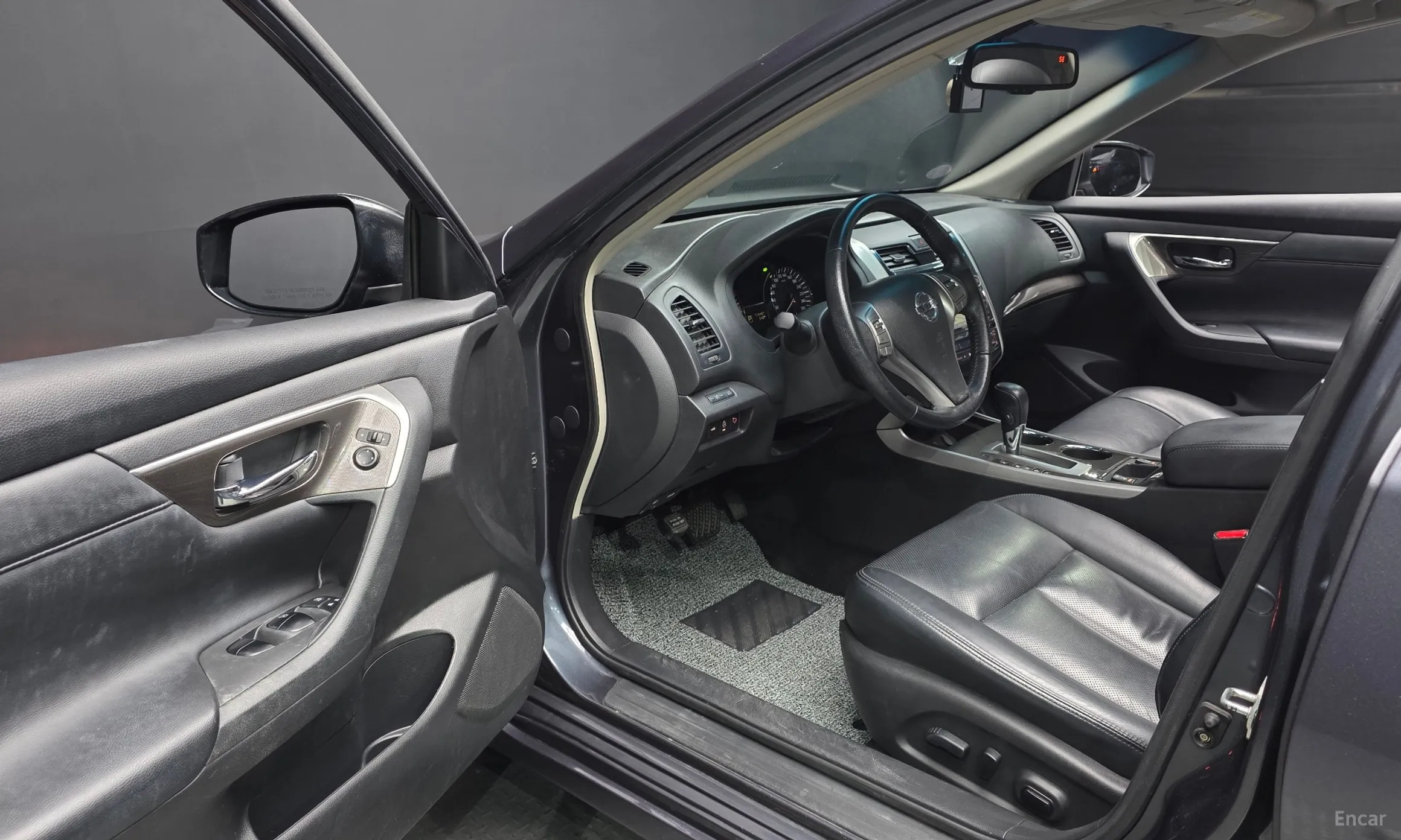 Nissan Altima превью 10
