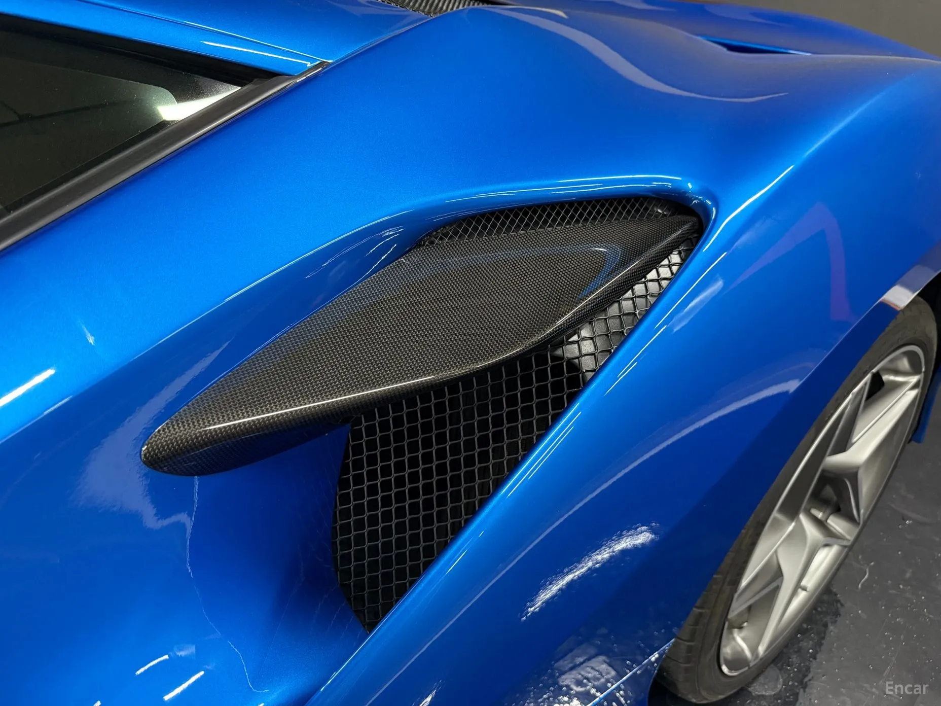 Ferrari F8 Tributo превью 6