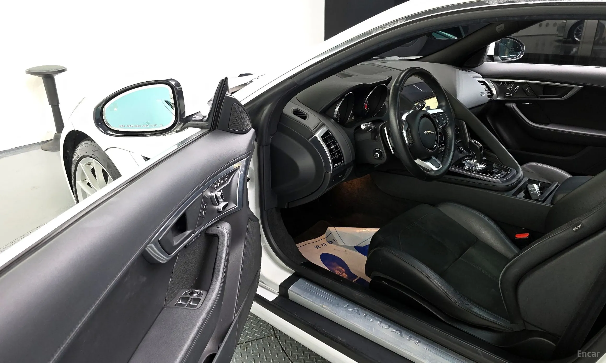 Jaguar F-TYPE превью 10