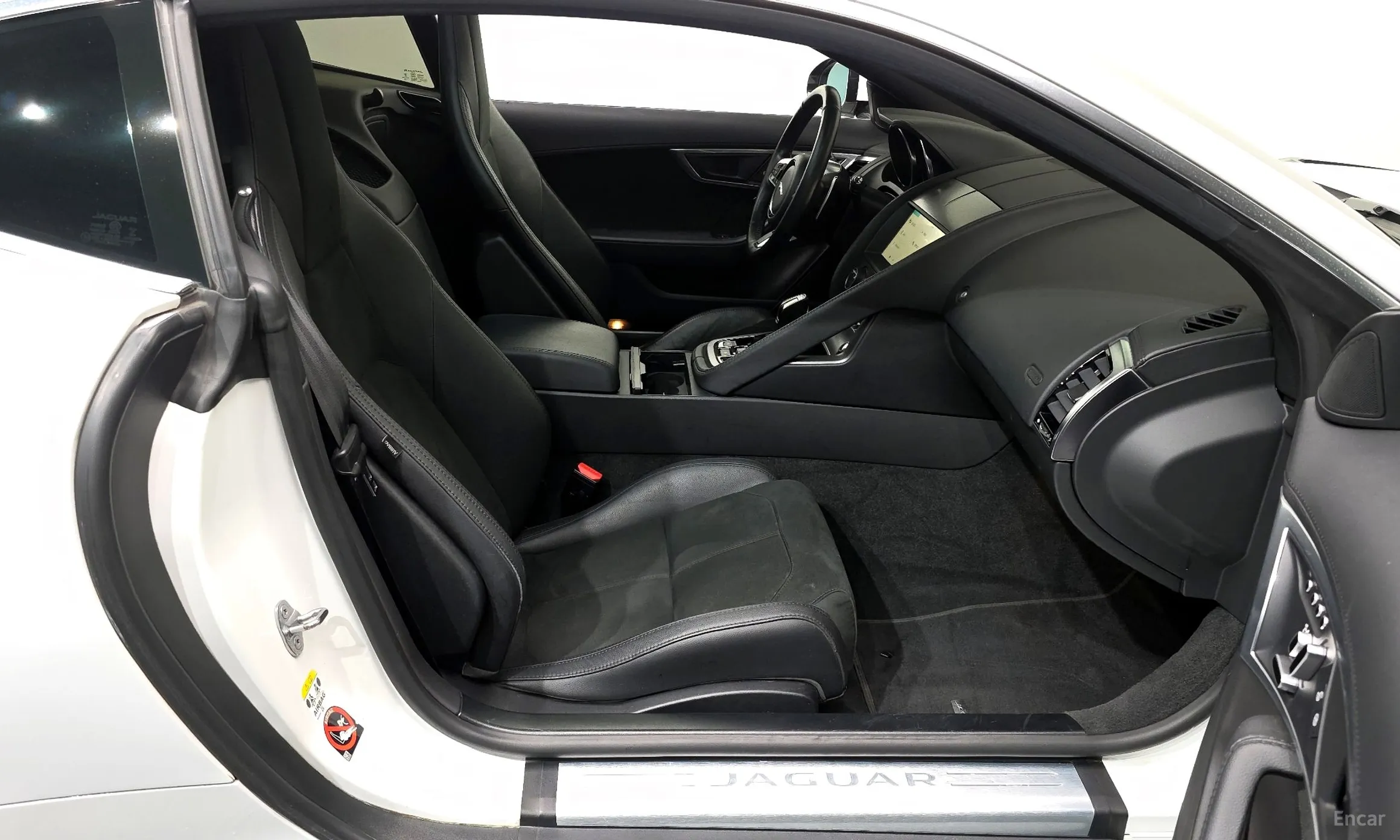 Jaguar F-TYPE превью 11