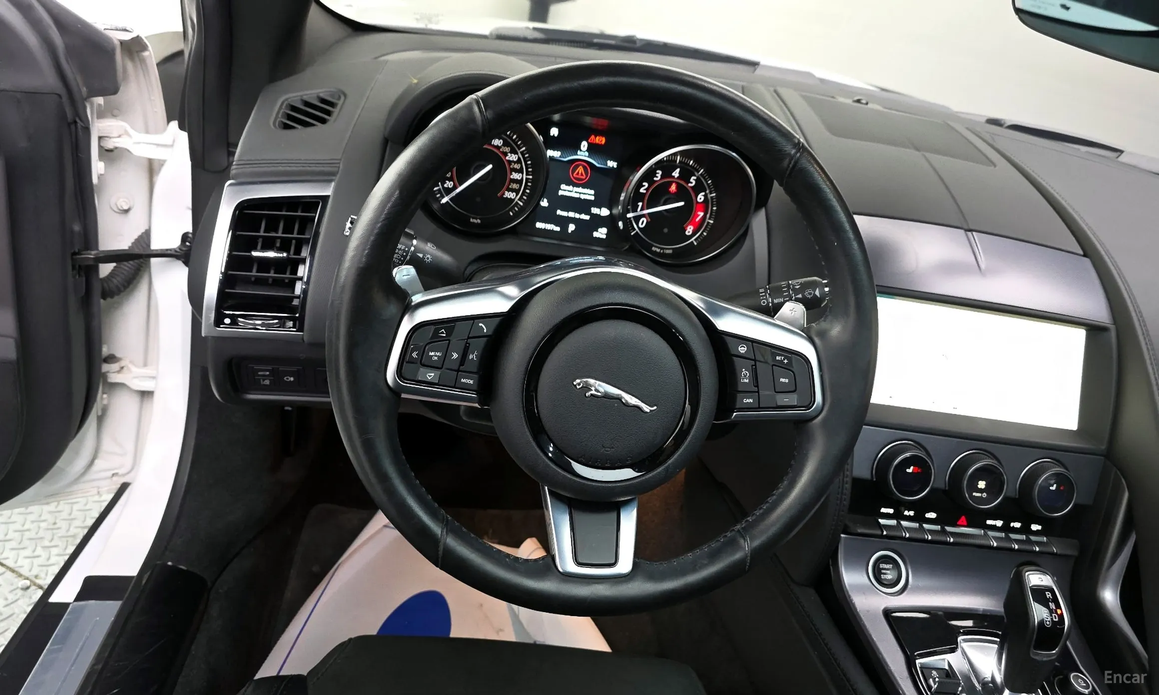 Jaguar F-TYPE превью 12
