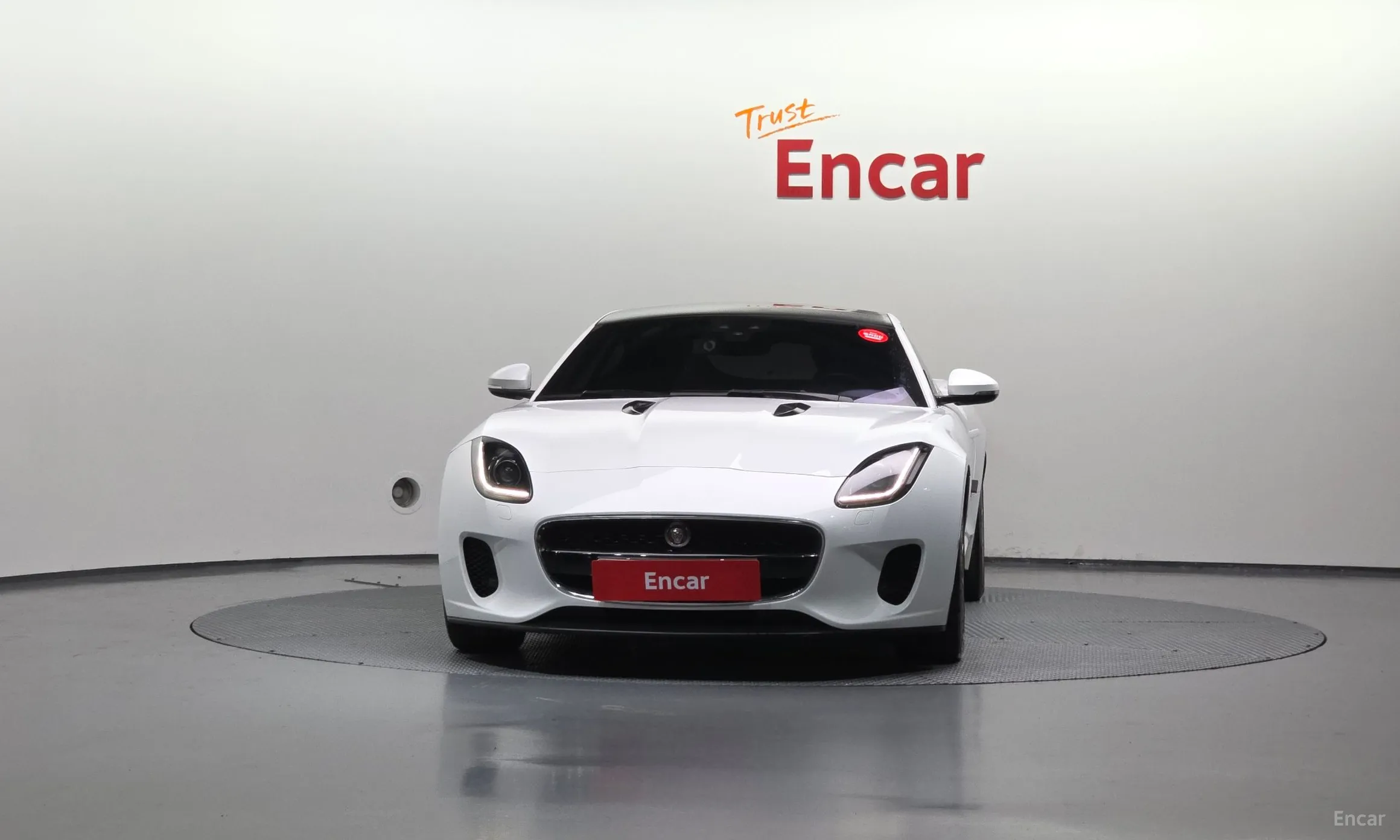 Jaguar F-TYPE превью 3