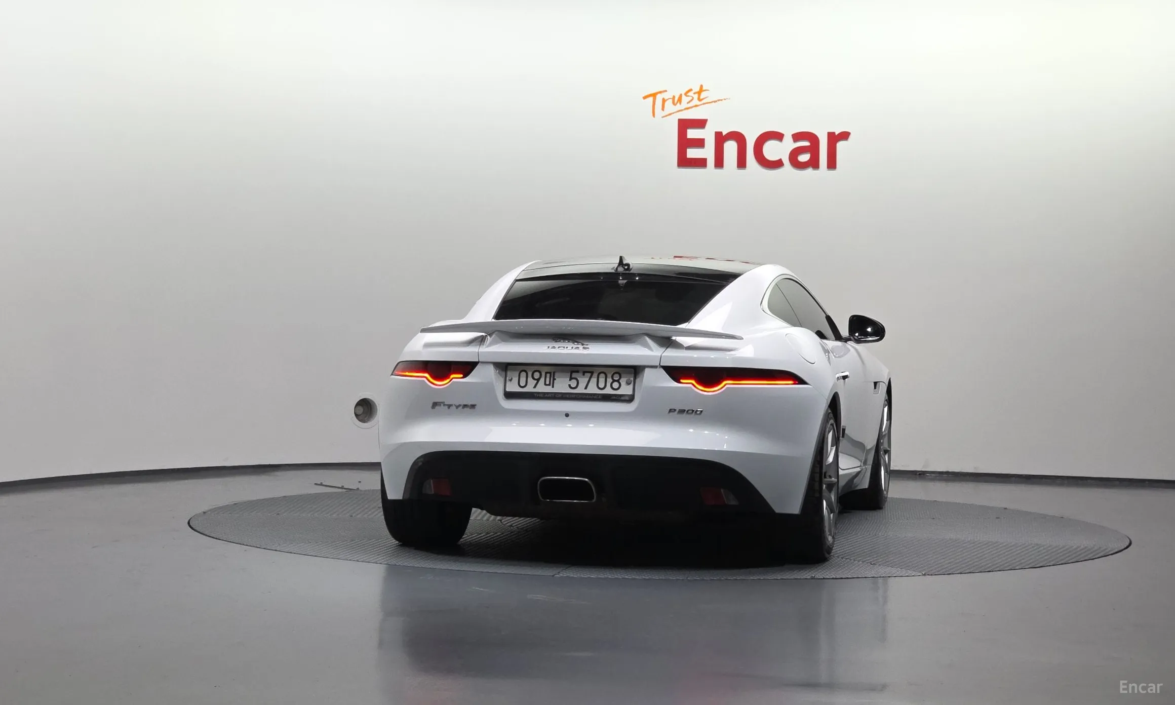Jaguar F-TYPE превью 4