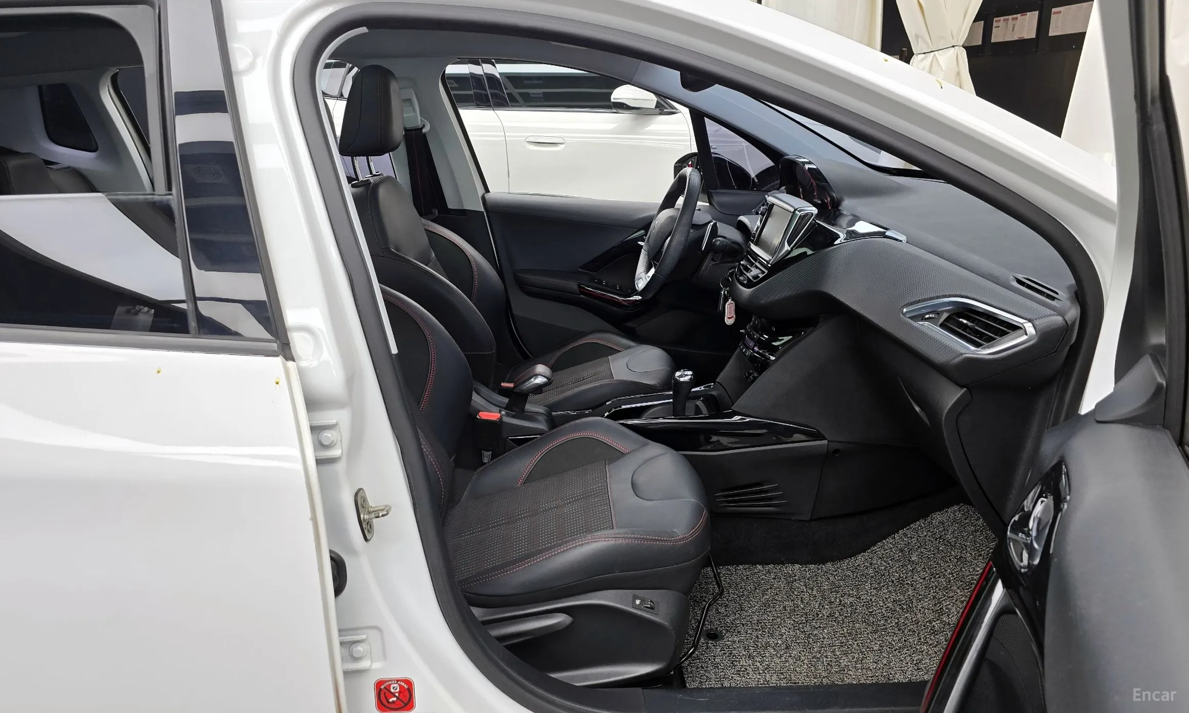 Peugeot 2008. превью 11