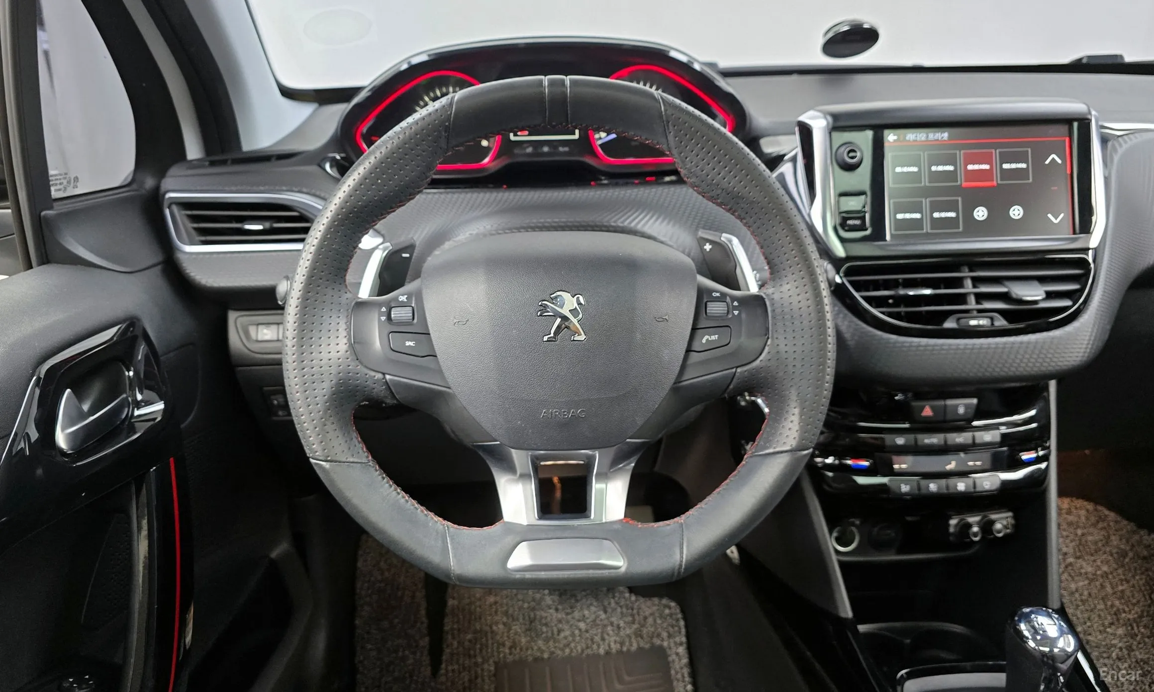 Peugeot 2008. превью 13