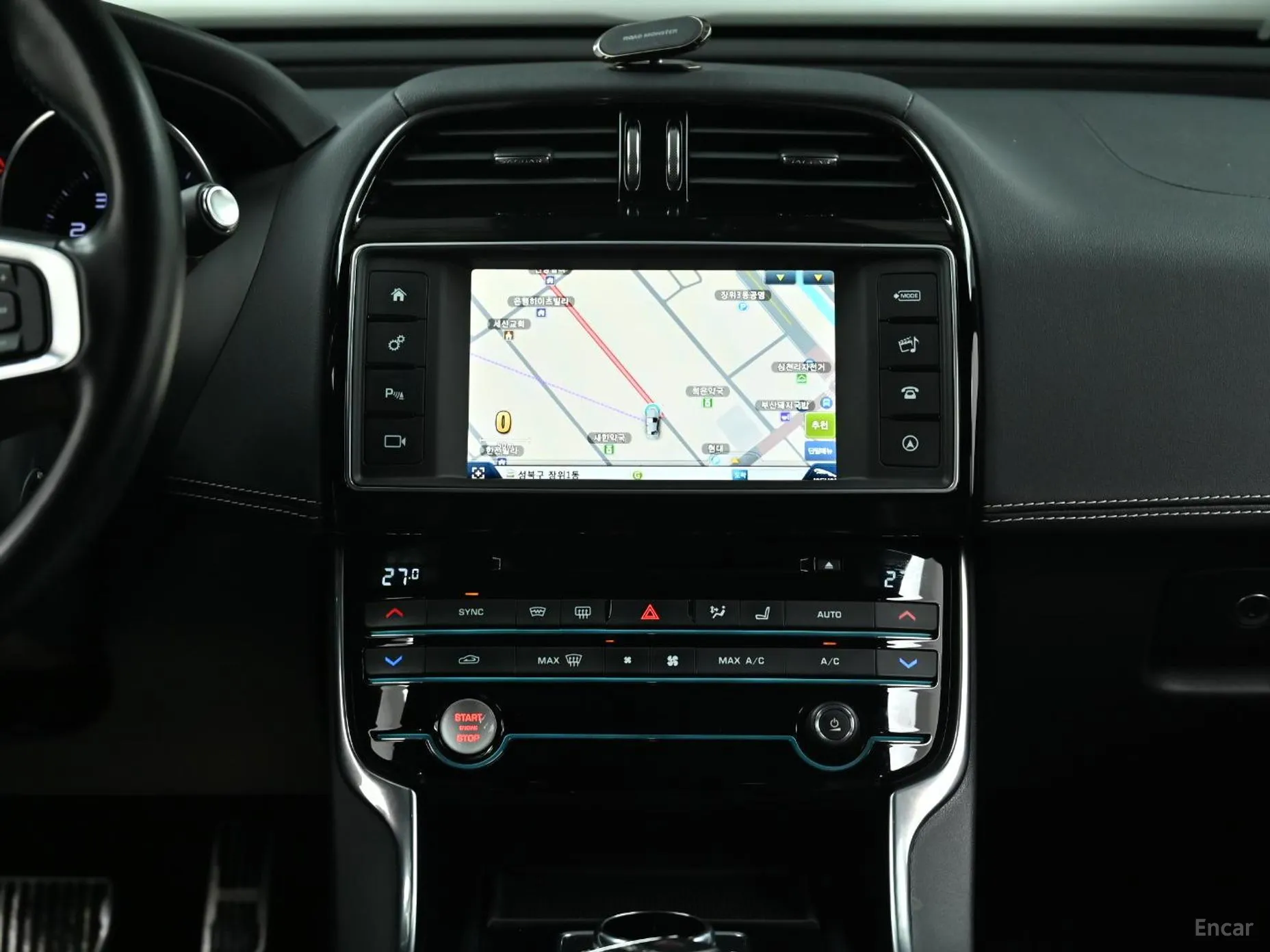 Jaguar XE превью 14