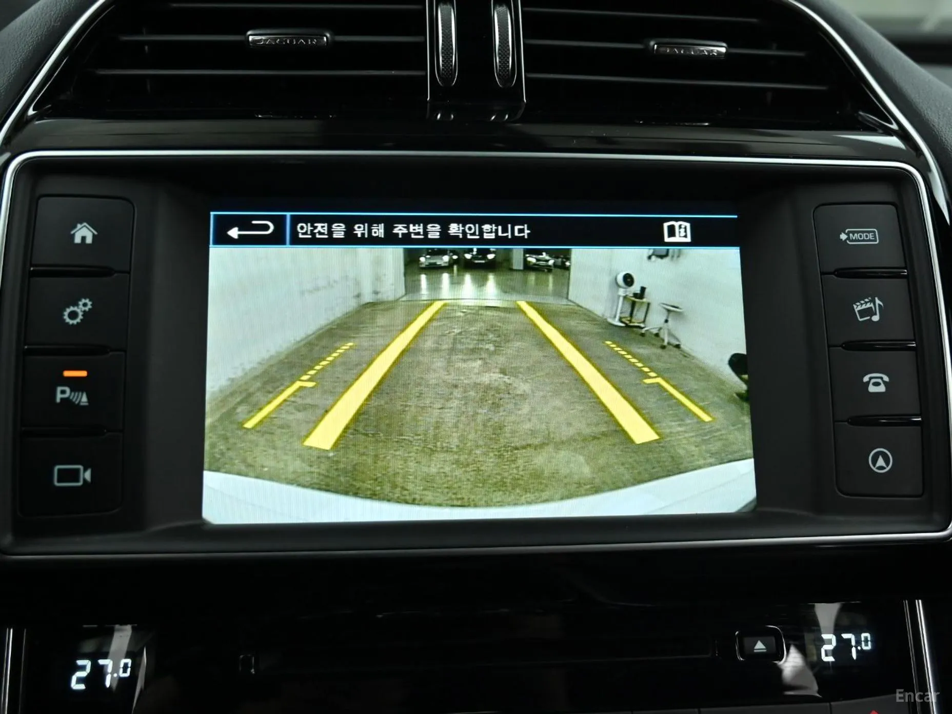 Jaguar XE превью 15