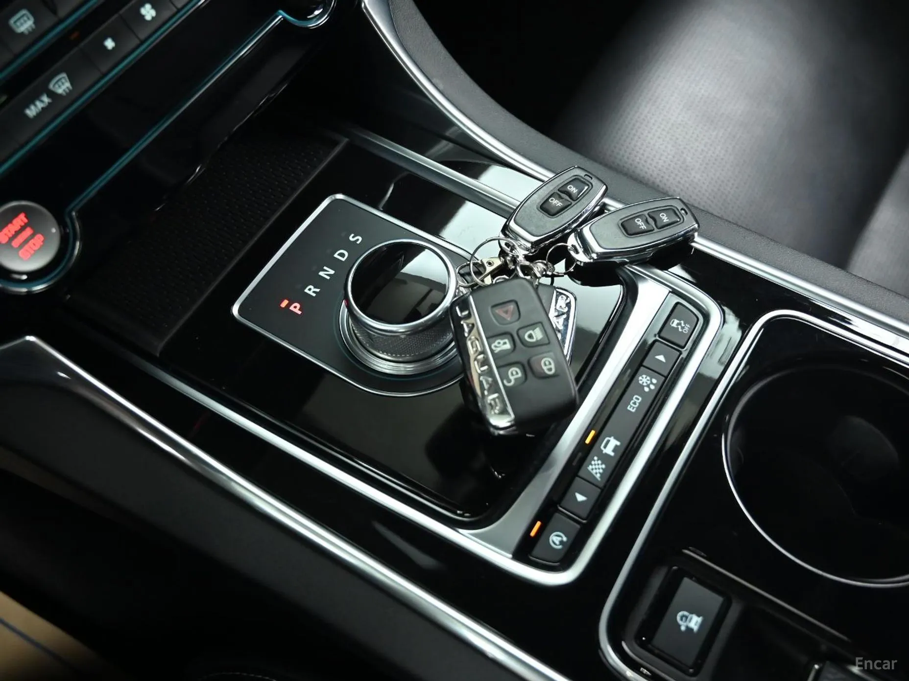 Jaguar XE превью 9