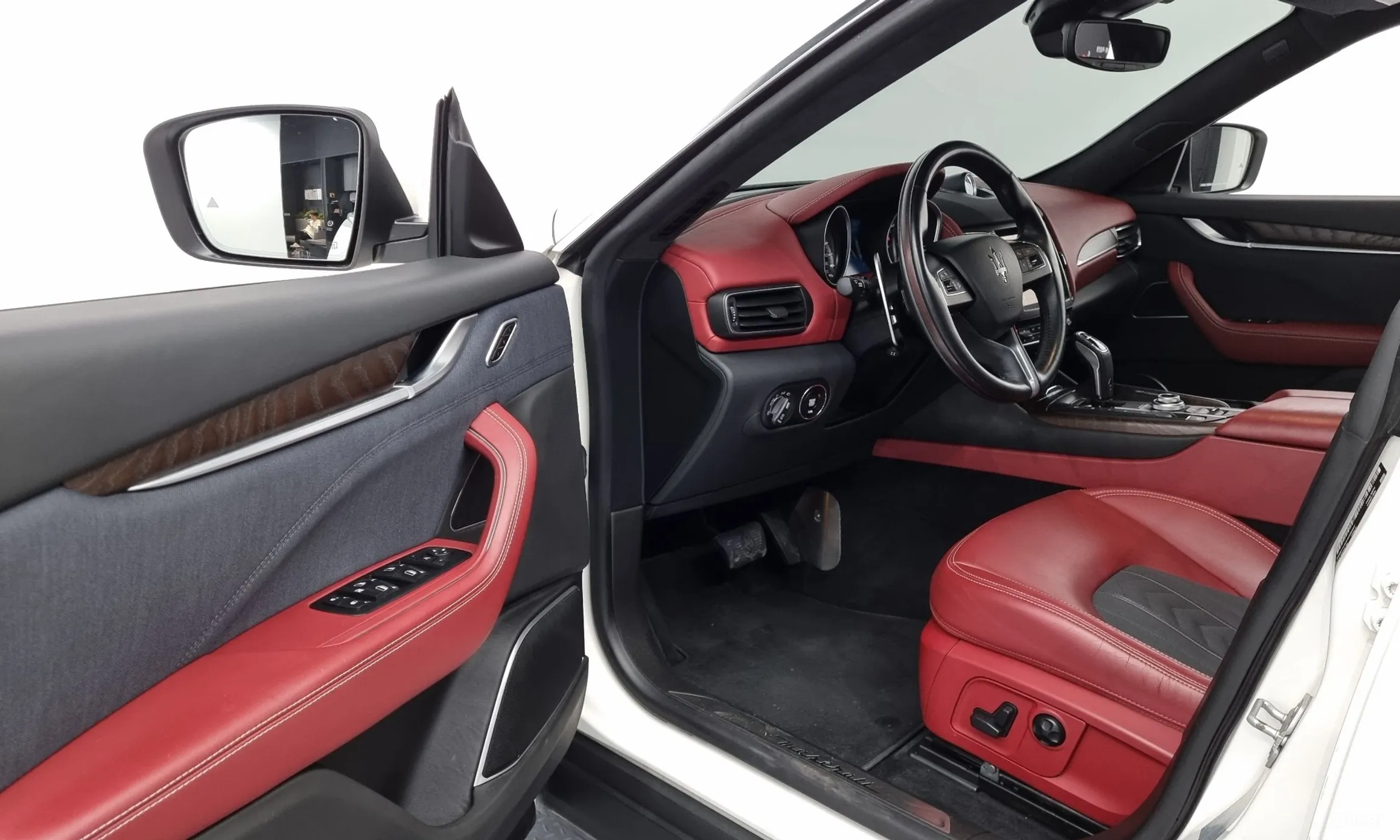 Maserati Levante превью 10
