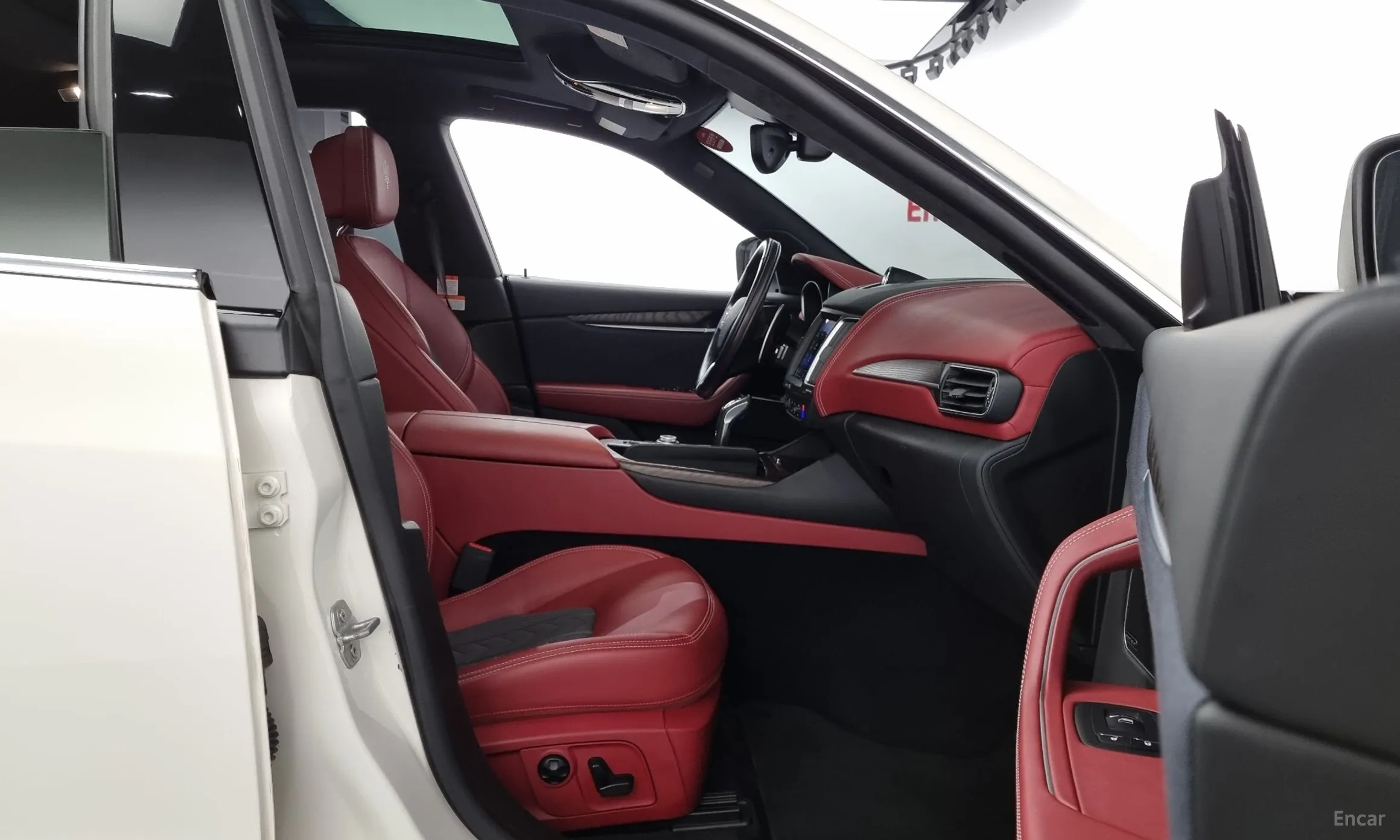 Maserati Levante превью 11