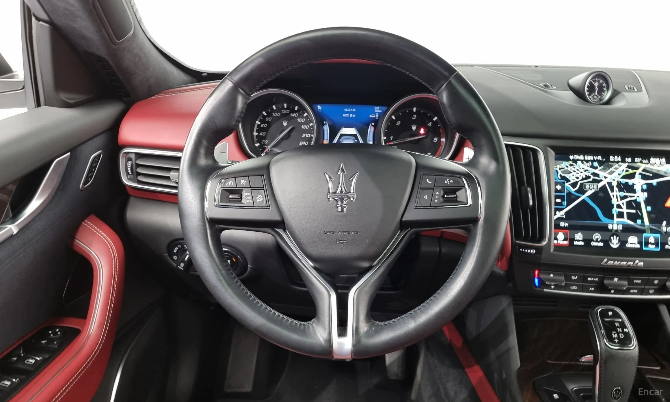 Maserati Levante превью 13