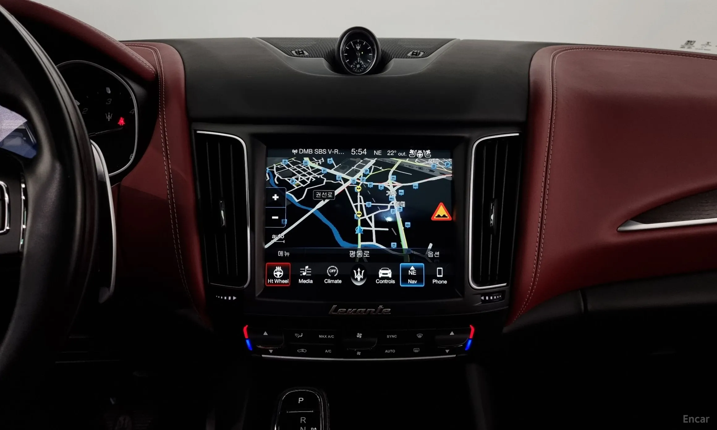 Maserati Levante превью 14