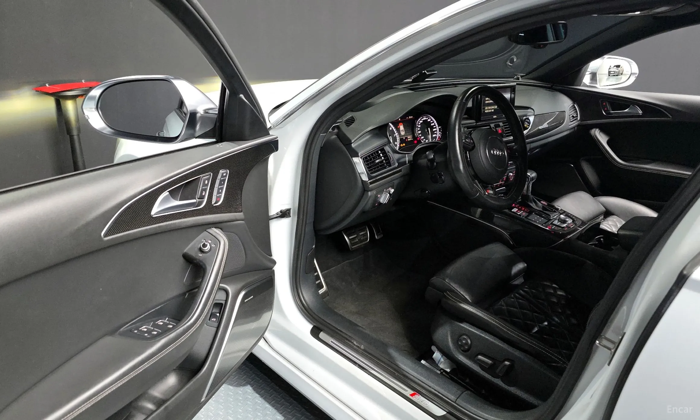Audi S6 превью 10