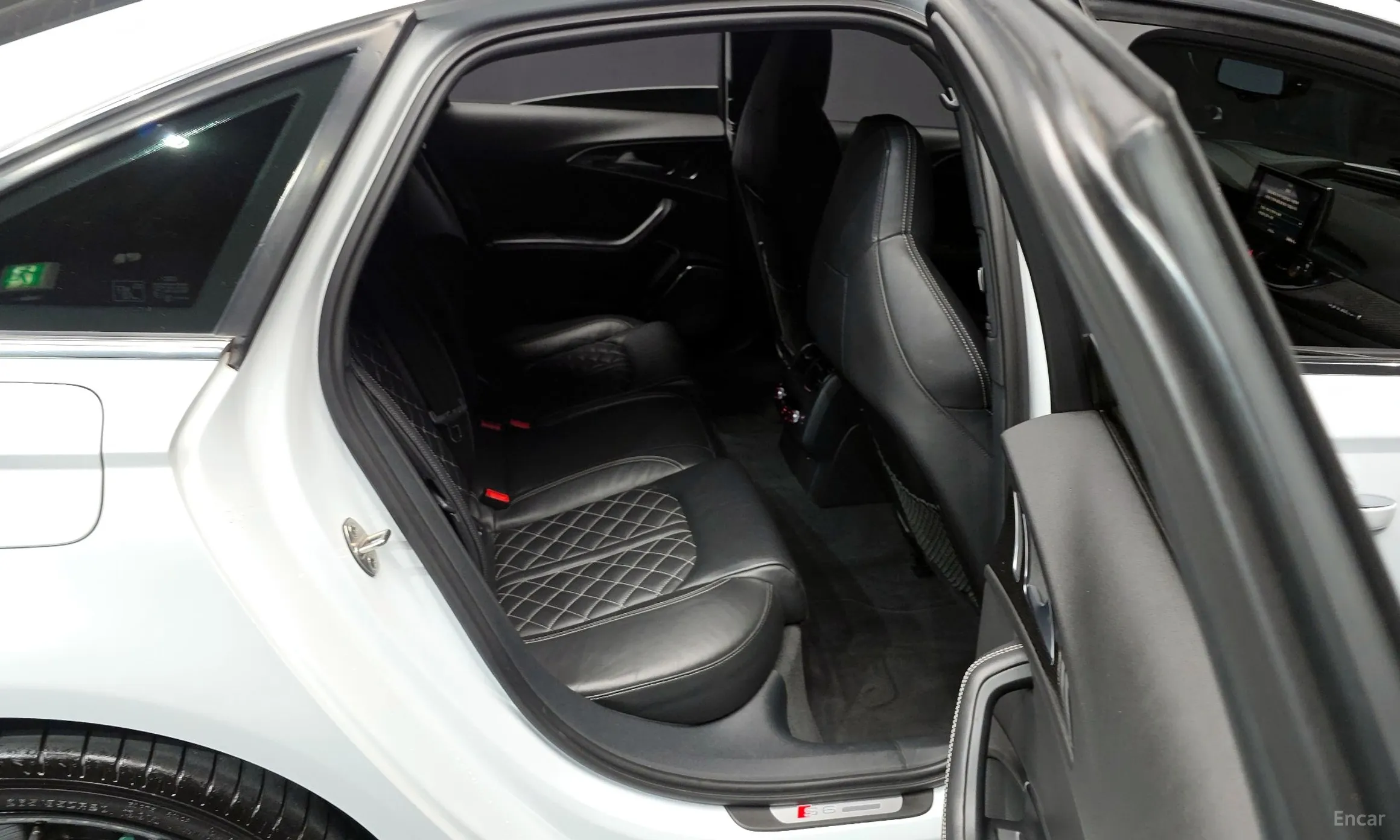 Audi S6 превью 12