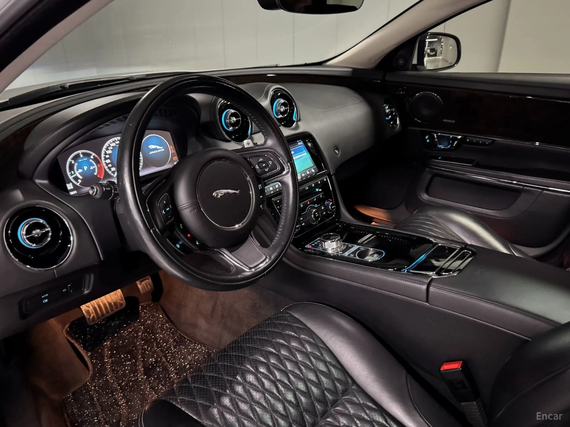 Jaguar All New XJ превью 10