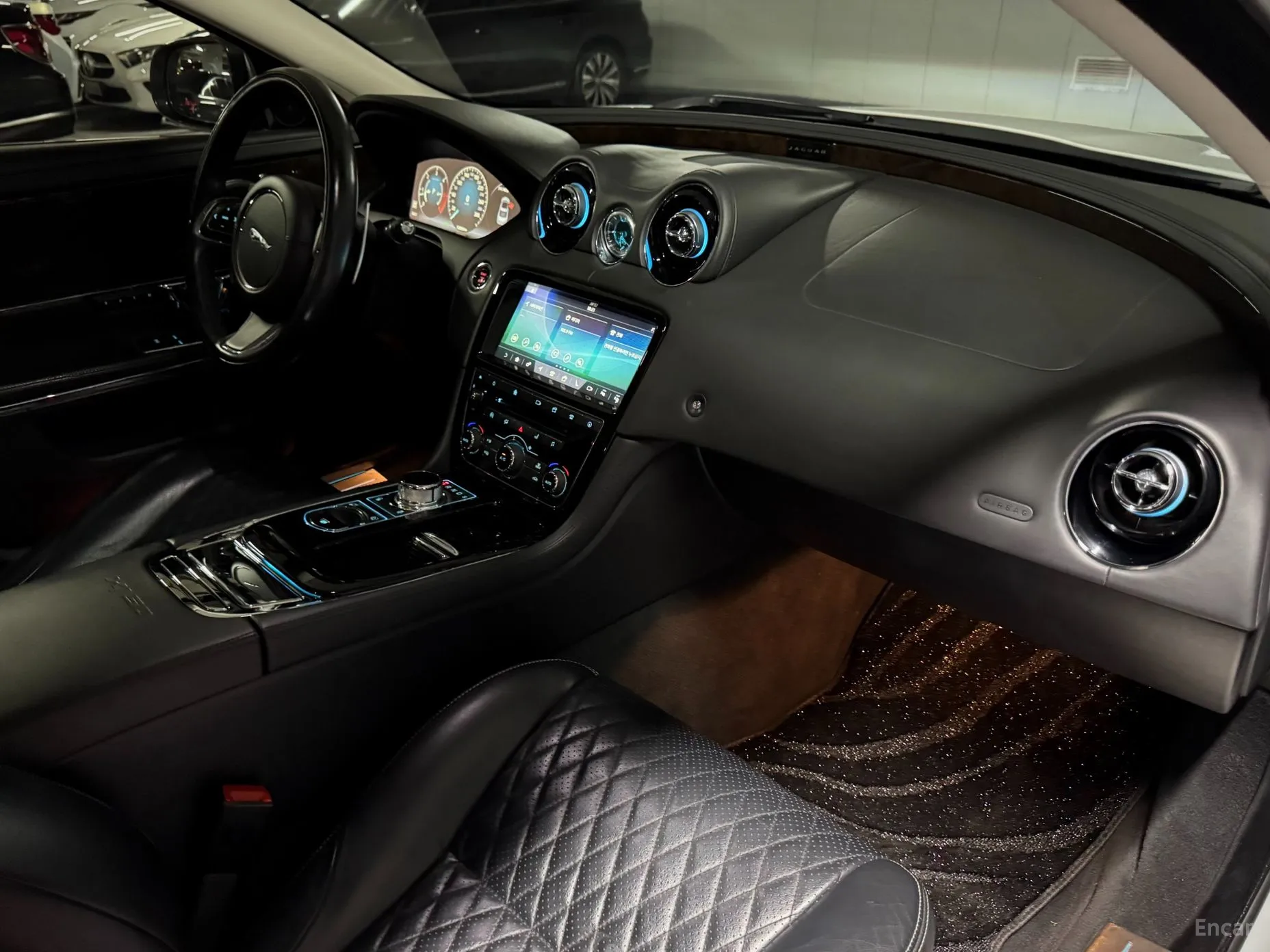Jaguar All New XJ превью 13