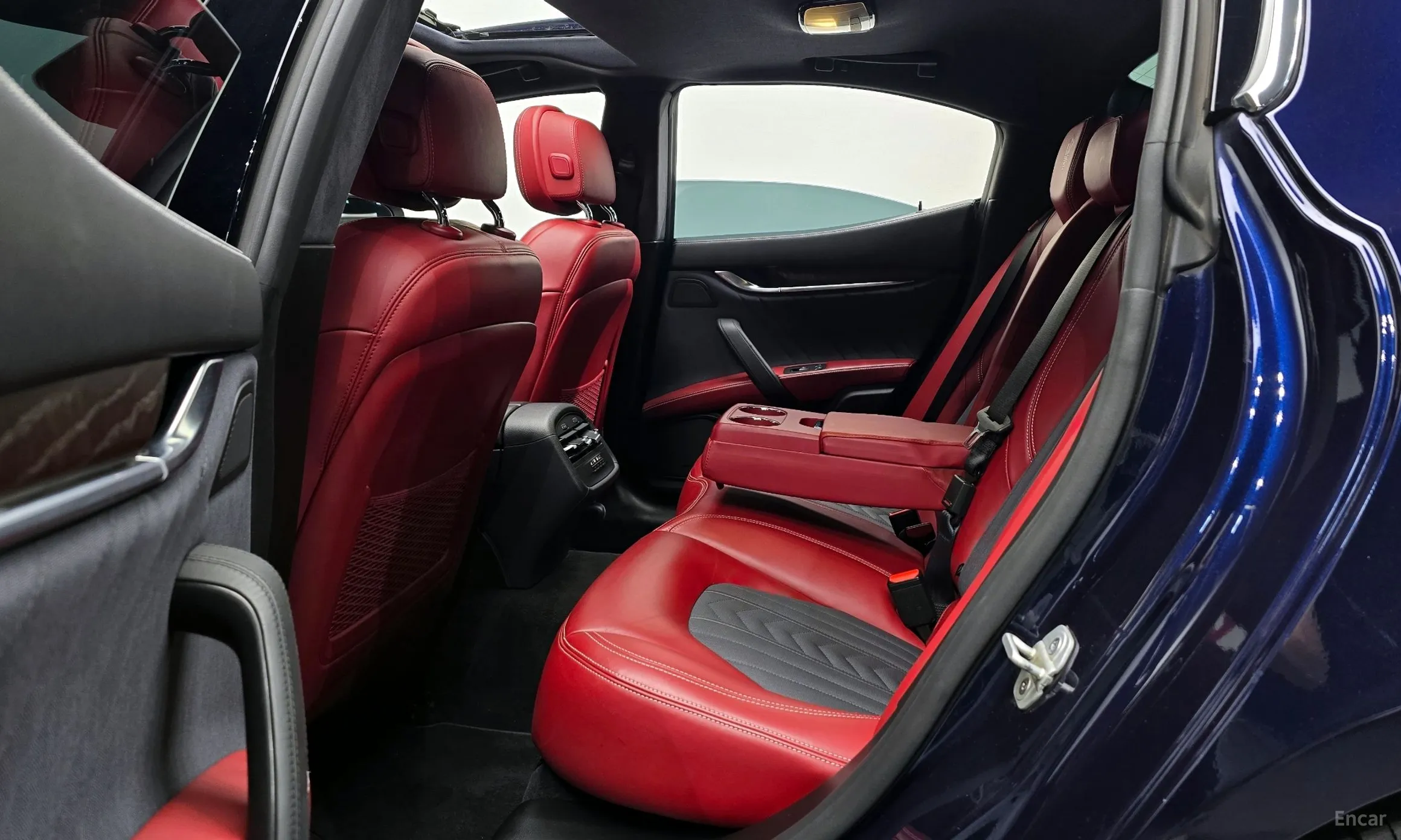 Maserati Ghibli превью 12