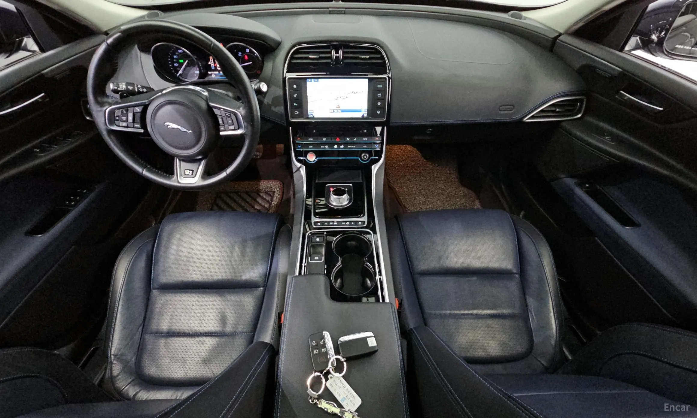Jaguar XE превью 7