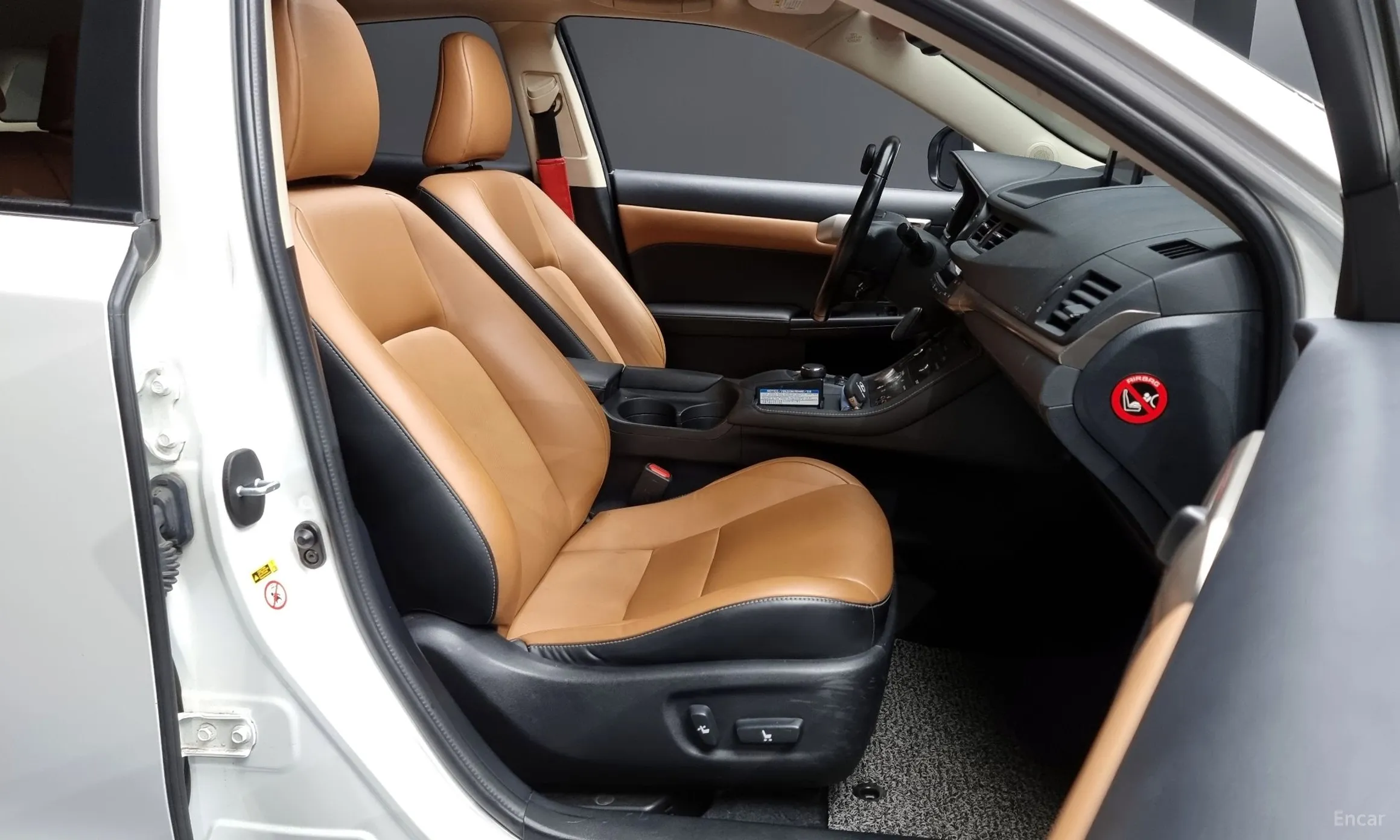 Lexus CT200h превью 11